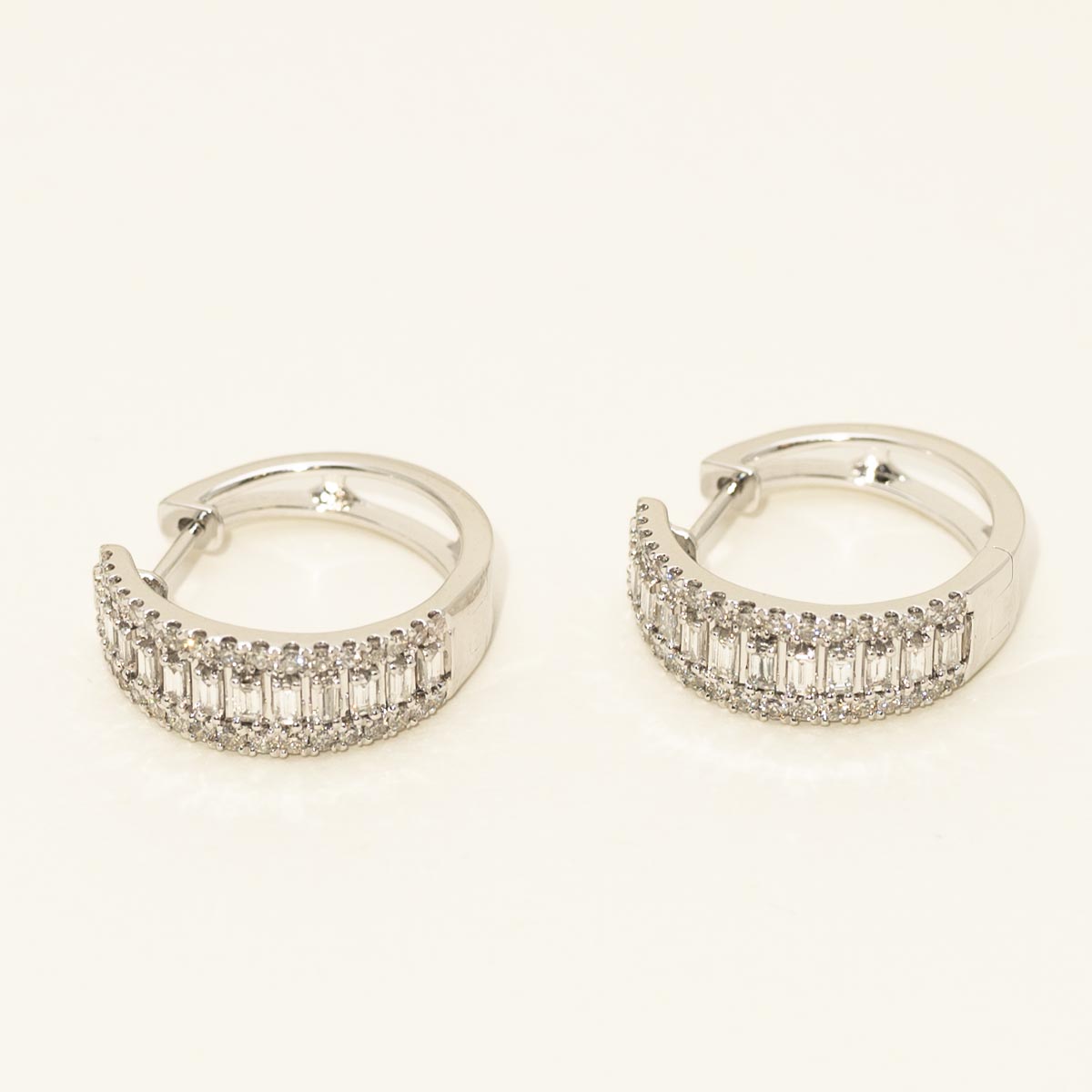 Baguette Diamond Hoop Earrings in 14kt White Gold (1ct tw)