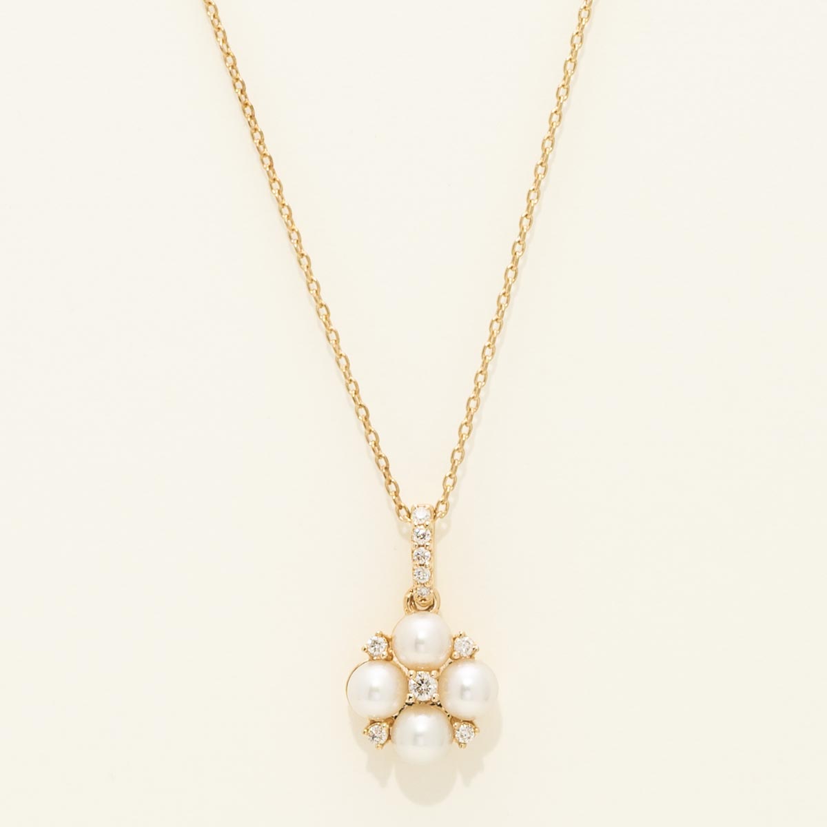Cultured Freshwater Pearl Necklace in 14kt Yellow Gold with Diamonds (1/10ct tw and 4mm pearls)