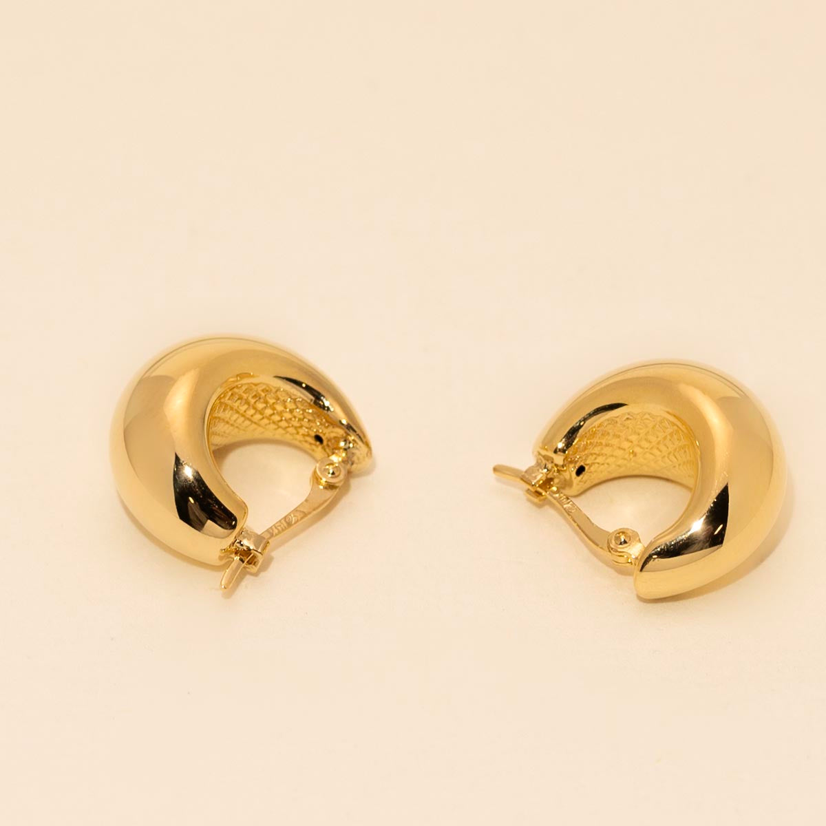 X-Small Puff Bottom Hoop Earring in 14kt Yellow Gold