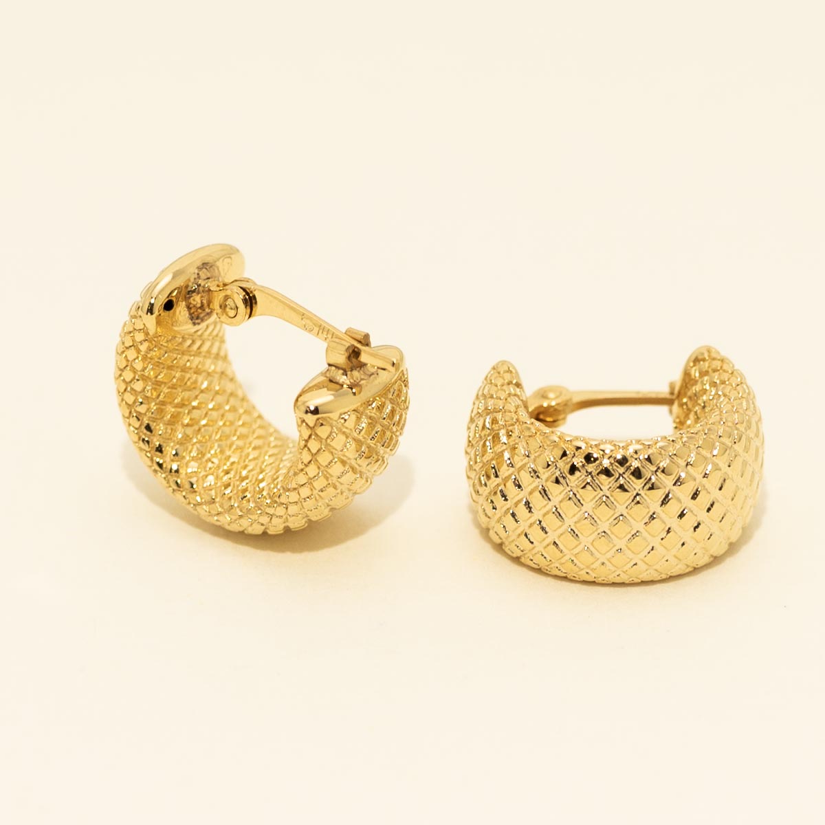 Textured Huggie Hoop Earring in 14kt Yellow Gold