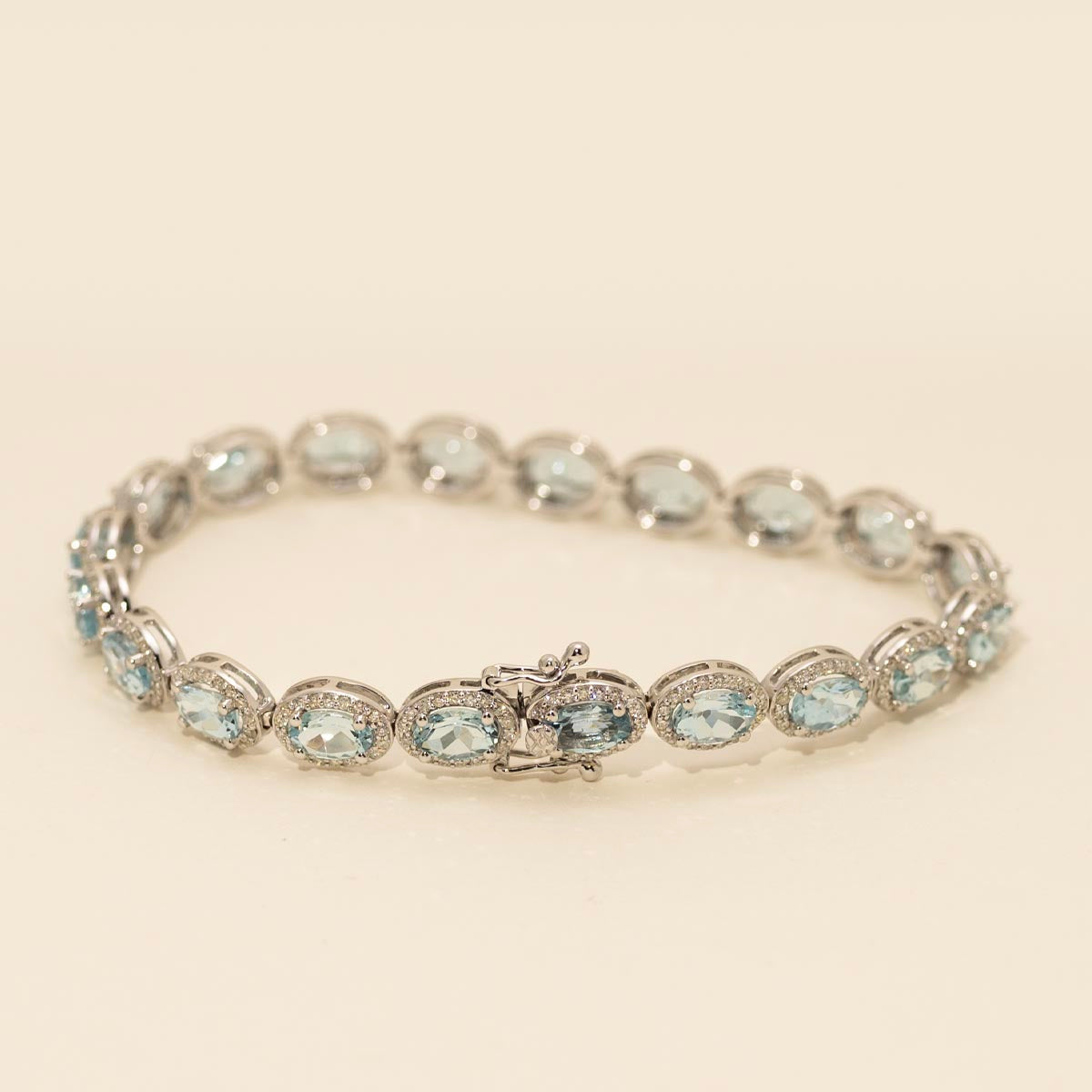 Oval Aquamarine Halo Diamond Tennis Bracelet in 14kt White Gold  (1 3/8ct tw)