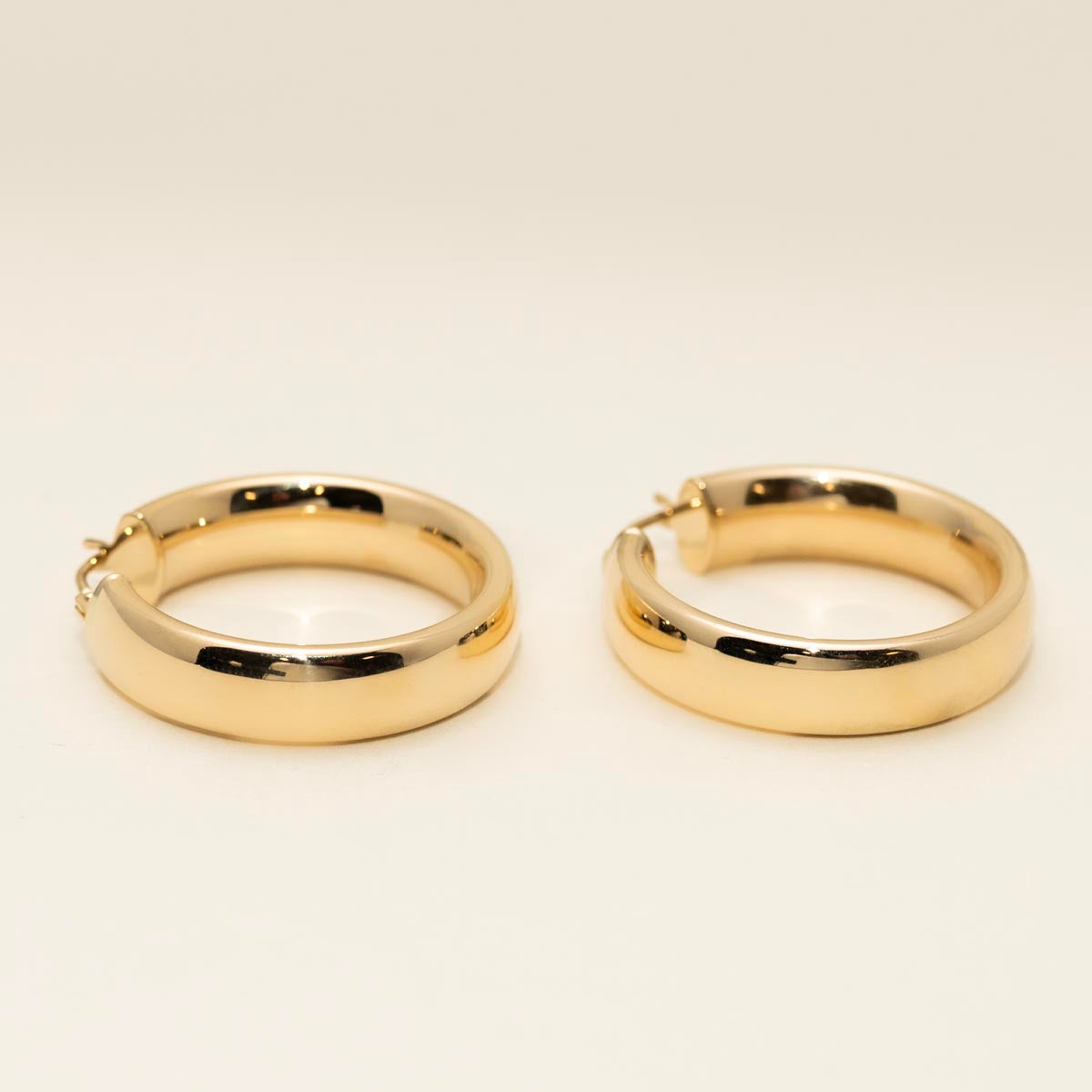 Hoop Earrings in 14kt Yellow Gold (6mm)