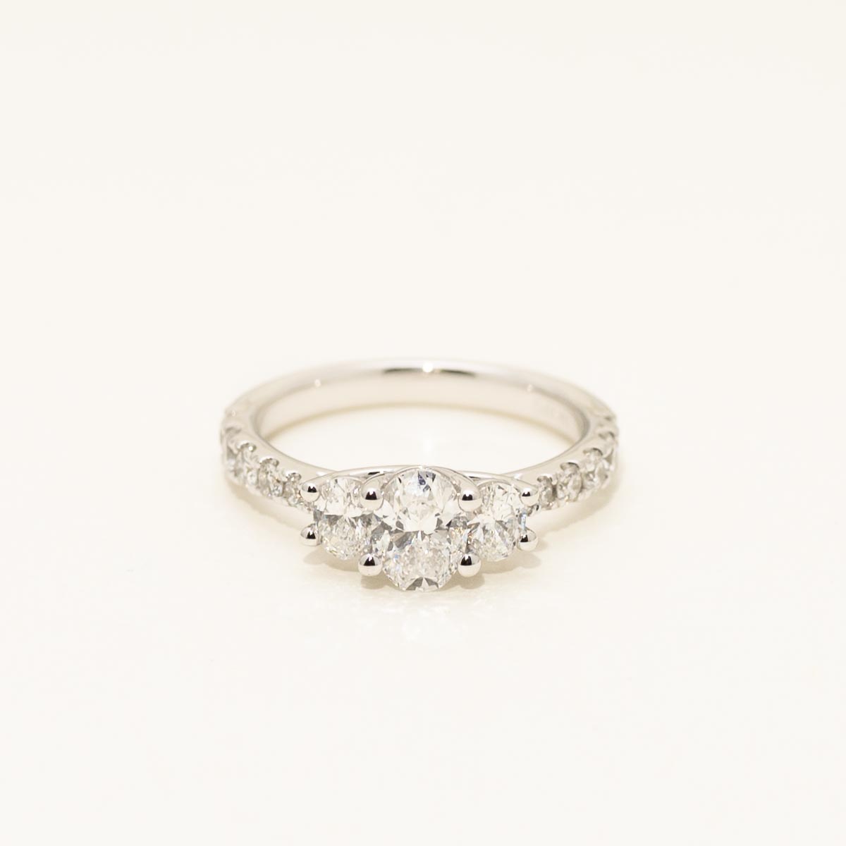 Oval Diamond Three Stone Engagement Ring in 14kt White Gold (1 1/2ct tw)