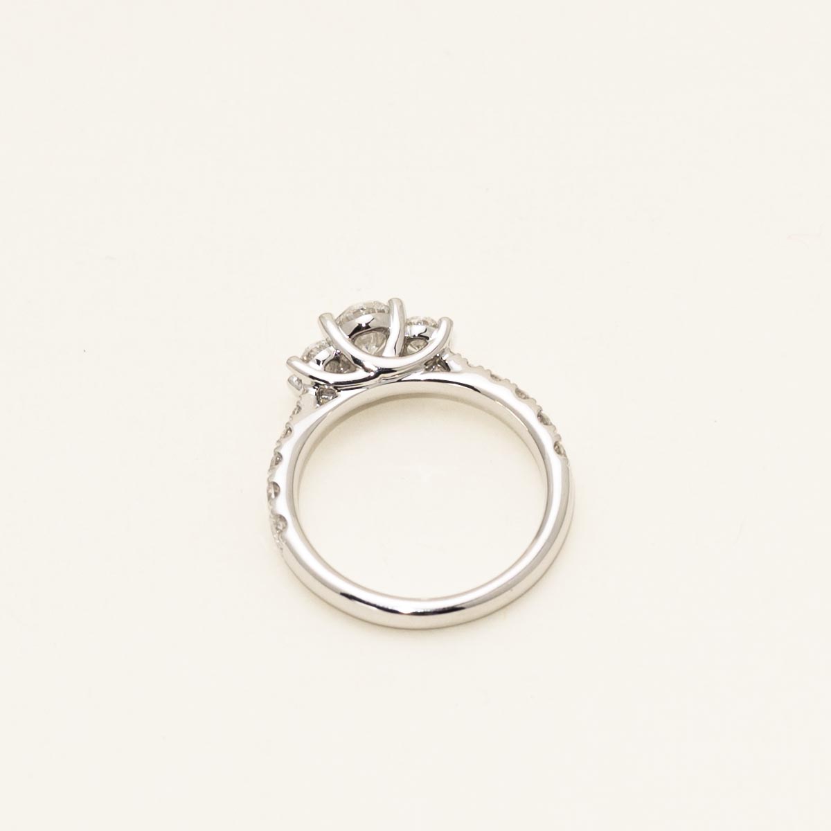 Oval Diamond Three Stone Engagement Ring in 14kt White Gold (1 1/2ct tw)