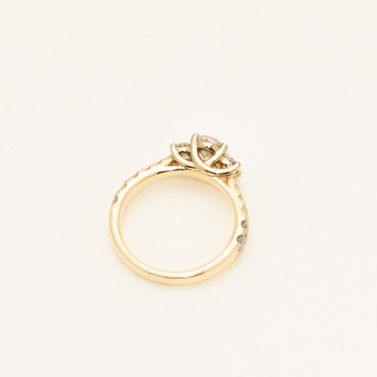 Oval Diamond Three Stone Engagement Ring in 14kt Yellow Gold (1 1/2ct tw)
