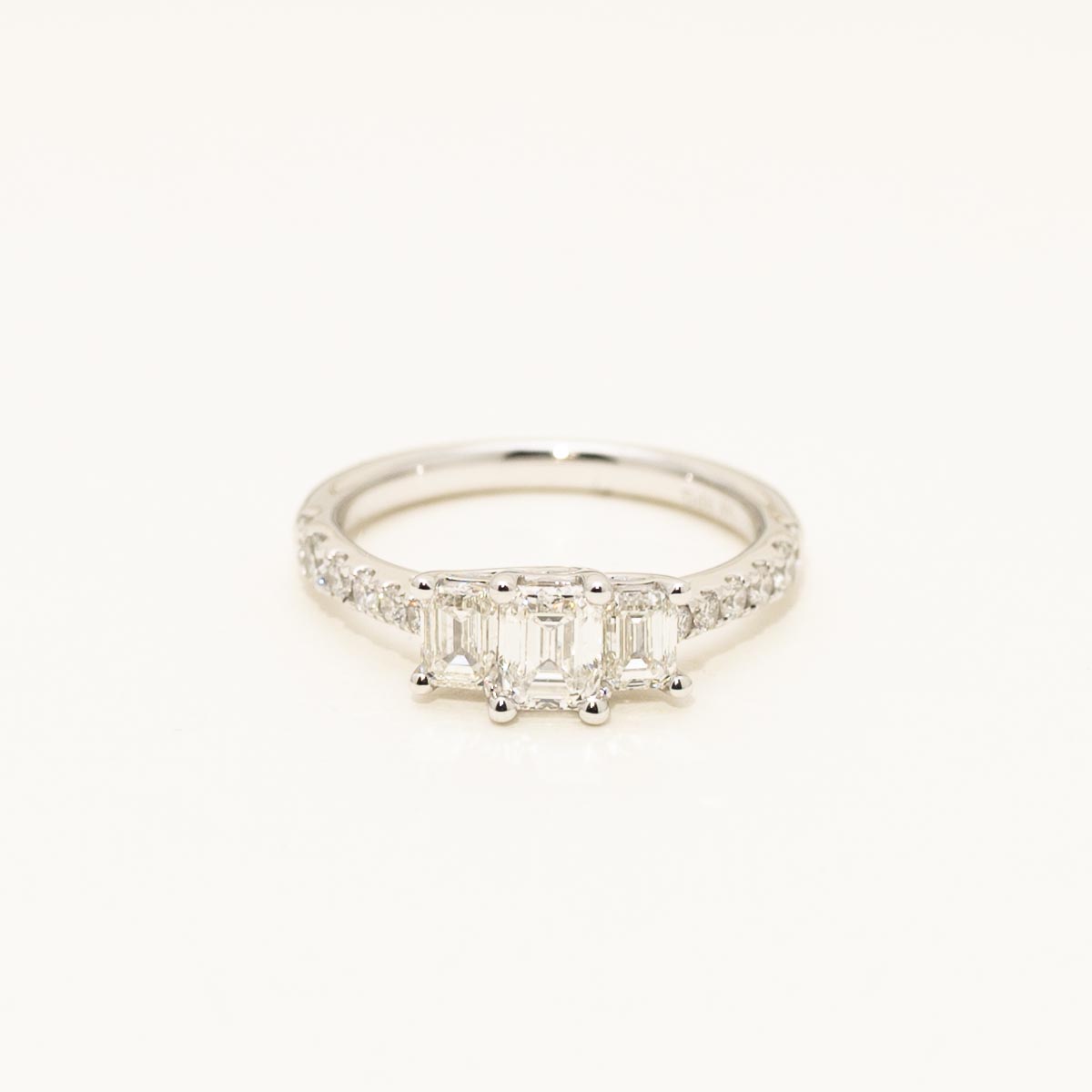 Emerald Cut Diamond Three Stone Engagement Ring in 14kt White Gold (1 3/8ct tw)