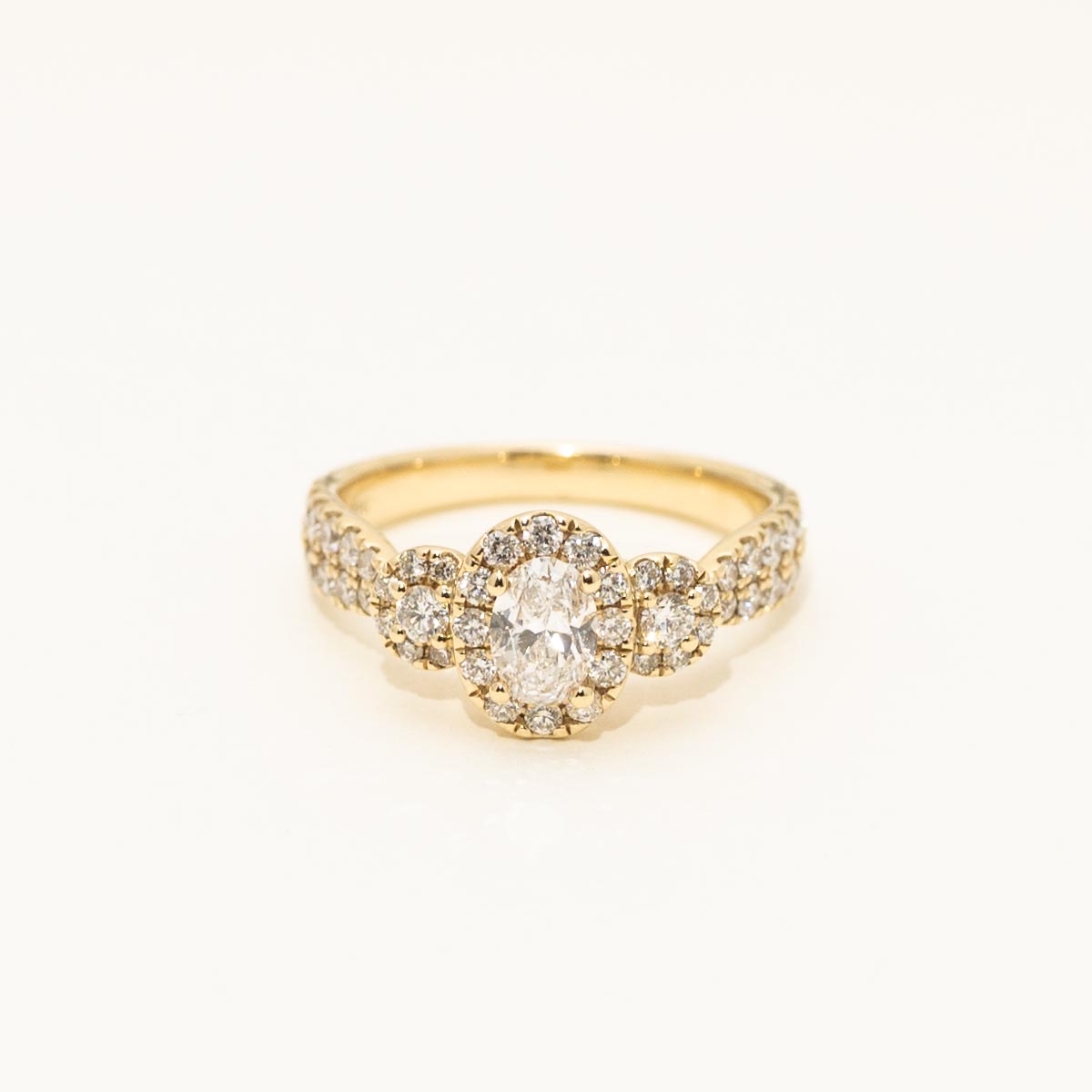 Oval Diamond Halo Engagement Ring in 14kt Yellow Gold (1 1/3ct tw)