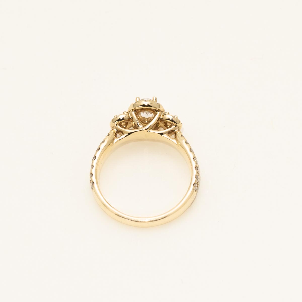 Oval Diamond Halo Engagement Ring in 14kt Yellow Gold (1 1/3ct tw)