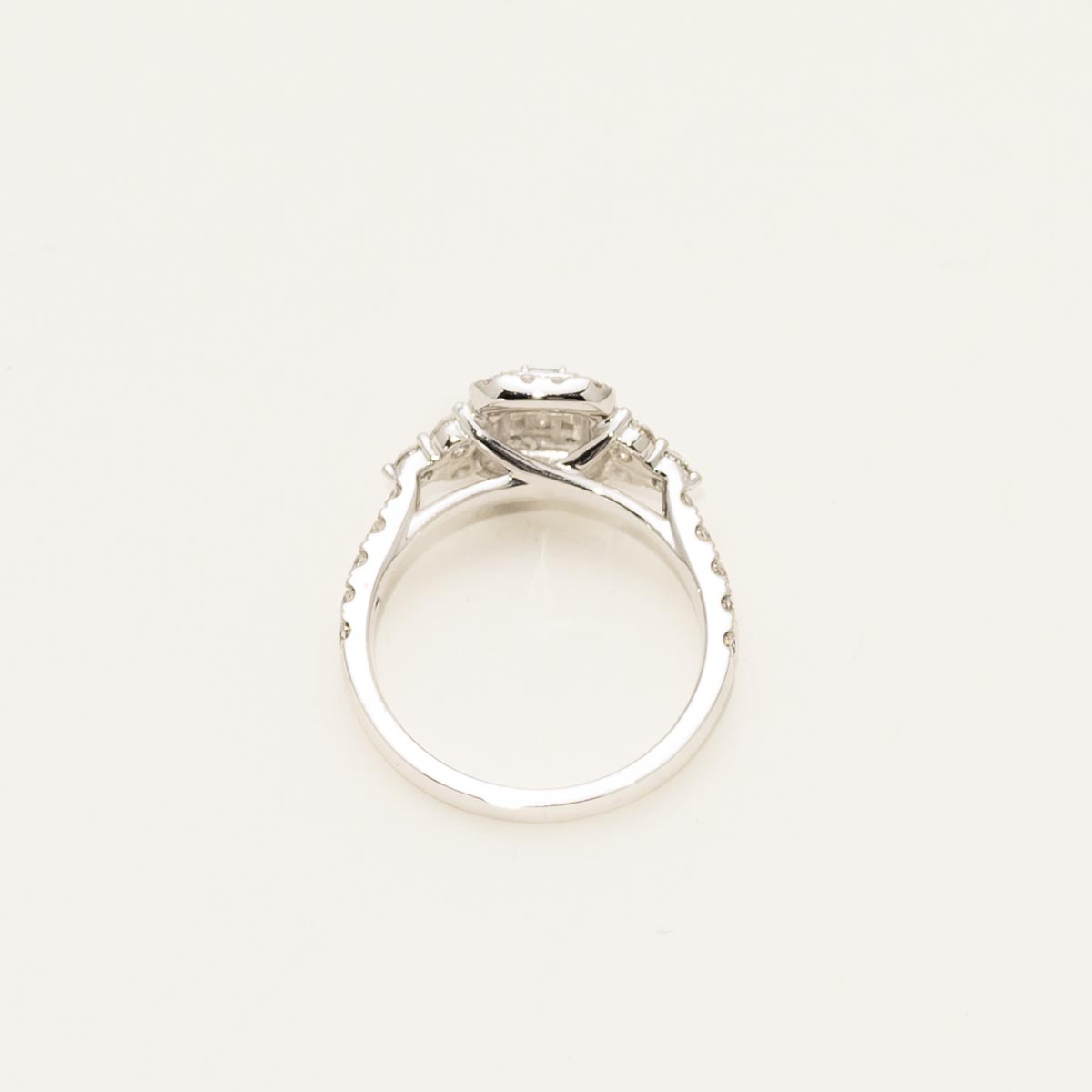 Baguette and Round Diamond Engagement Ring in 14kt White G old (1ct tw)
