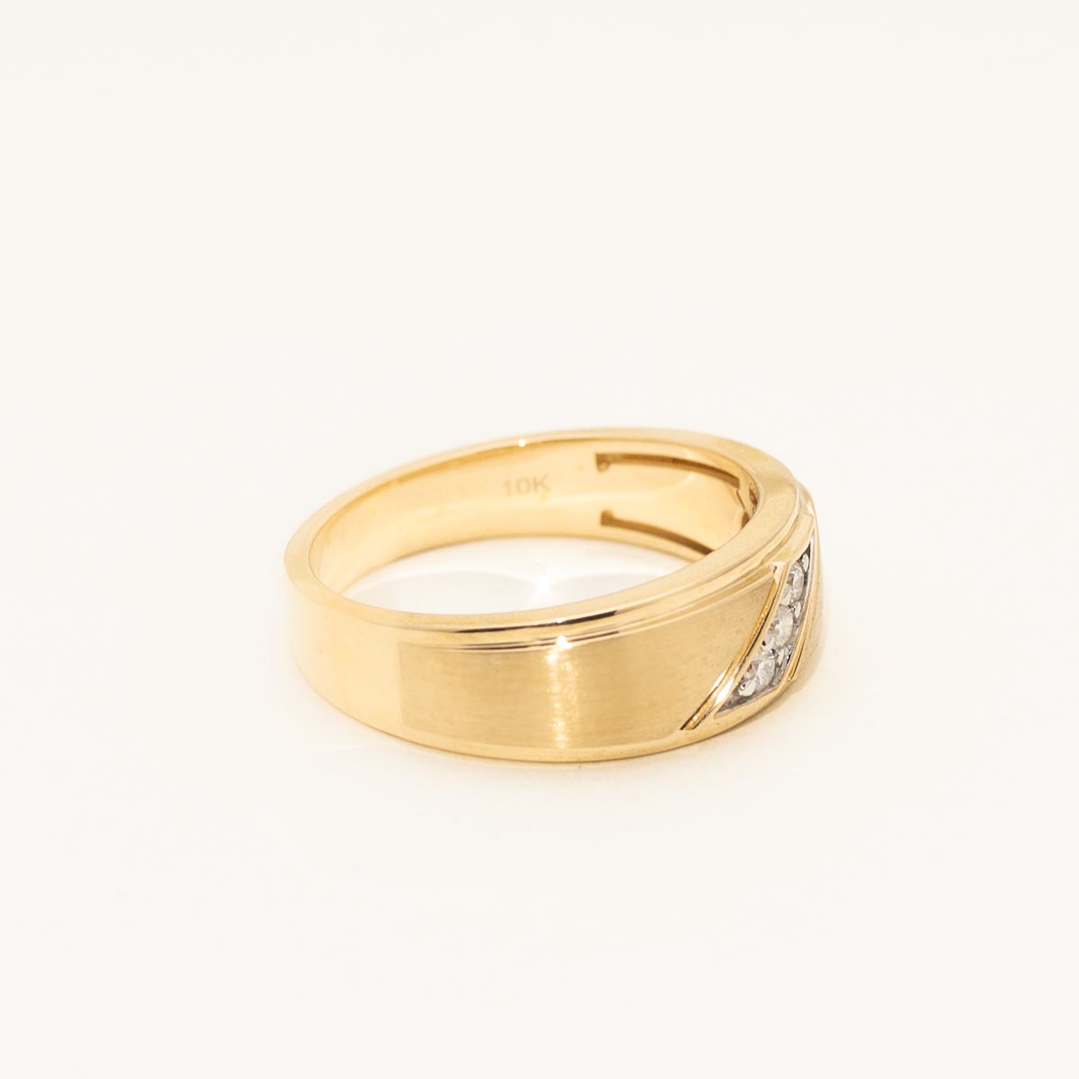 Mens Diamond Band in 10kt Yellow Gold (1/10ct tw)