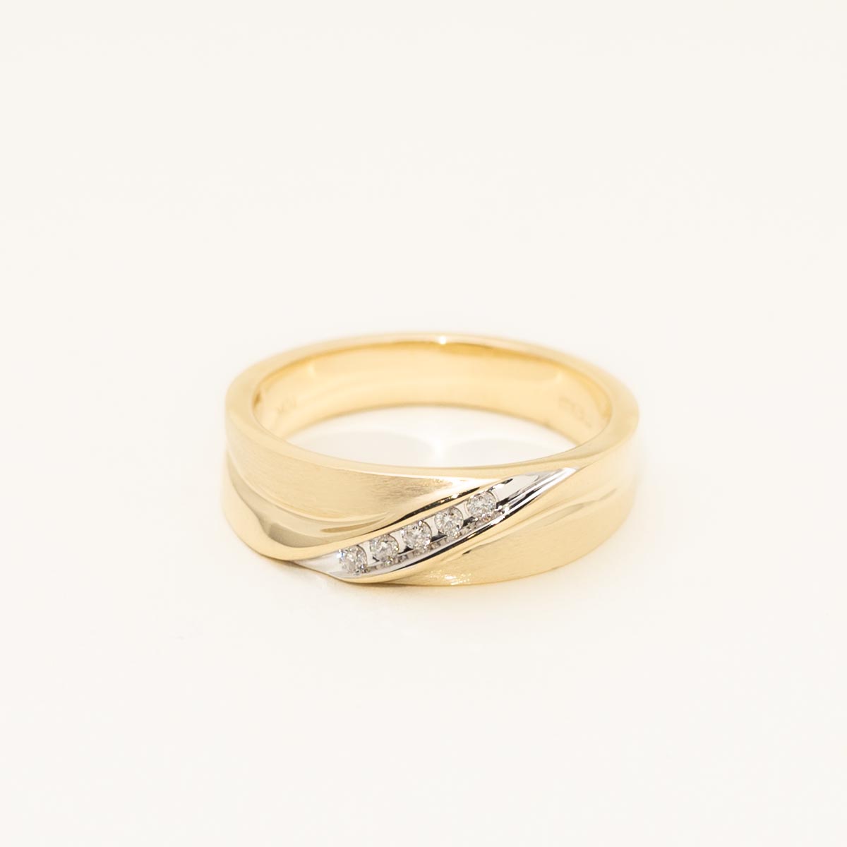 Mens Diamond Band in 10kt Yellow Gold (1/20ct tw)