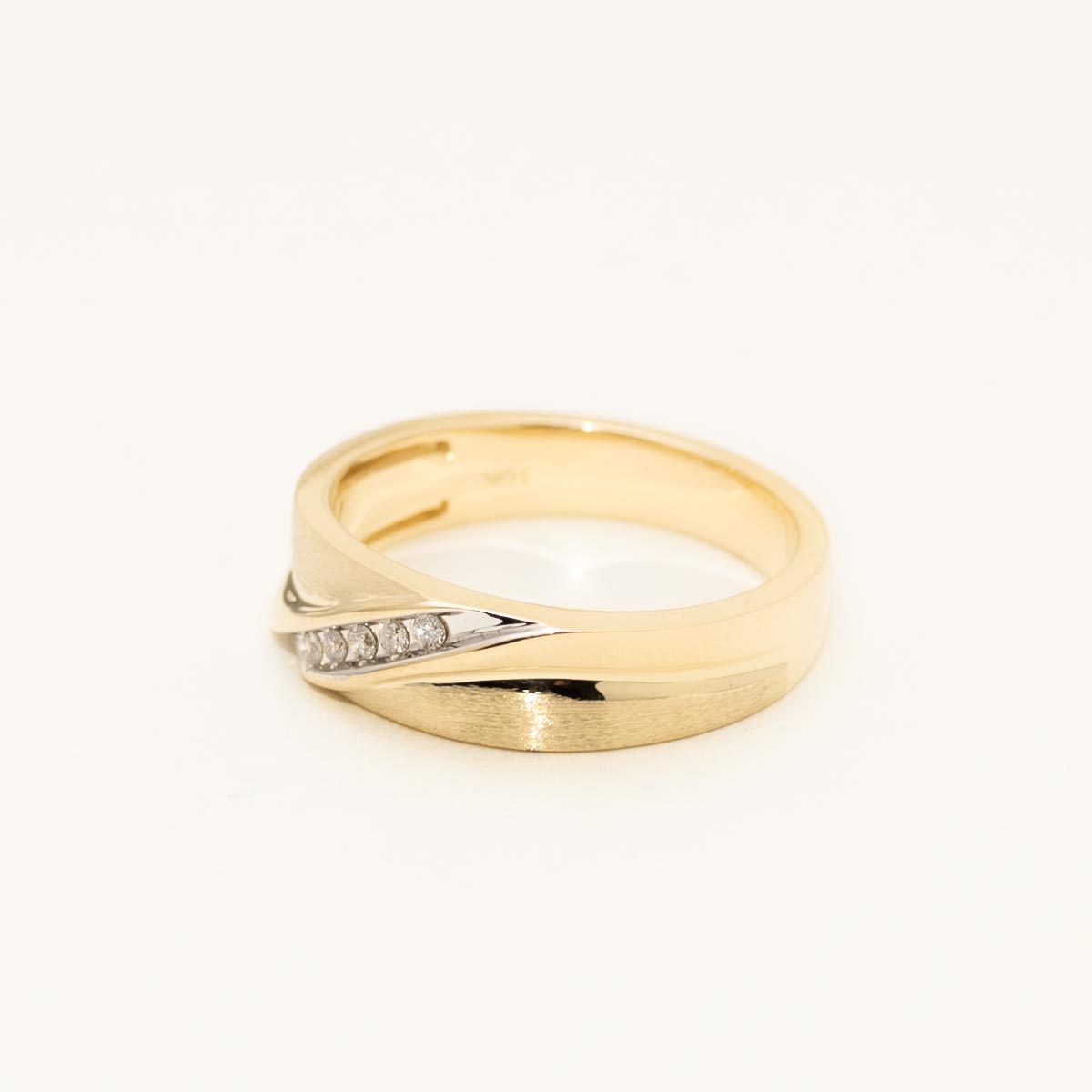 Mens Diamond Band in 10kt Yellow Gold (1/20ct tw)