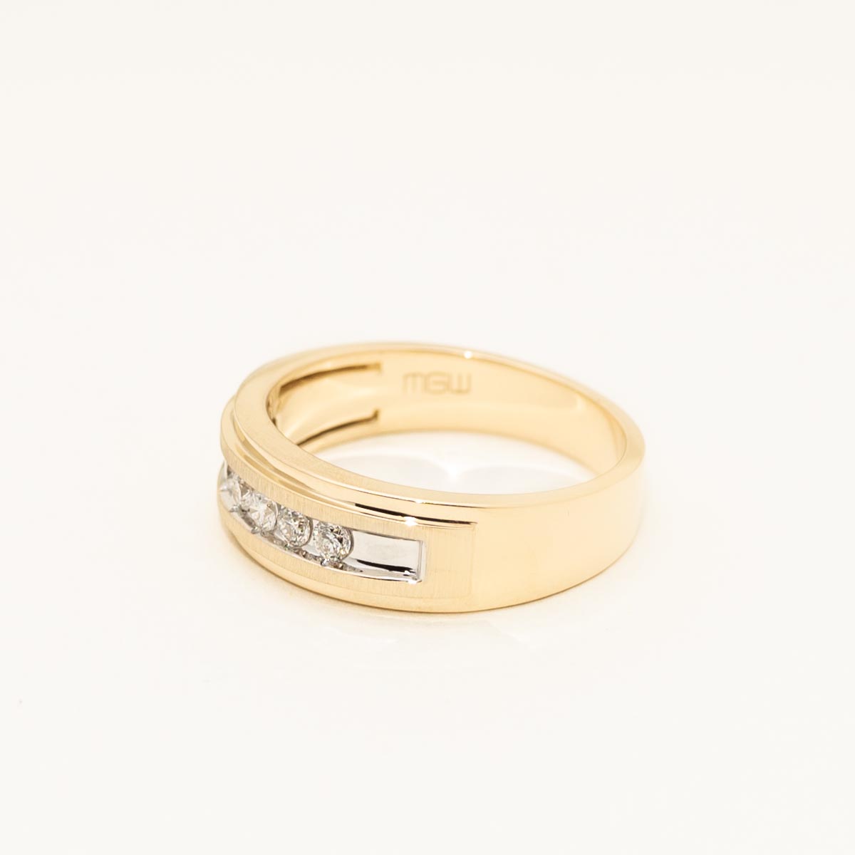Mens Diamond Band in 10kt Yellow Gold (1/4ct tw)