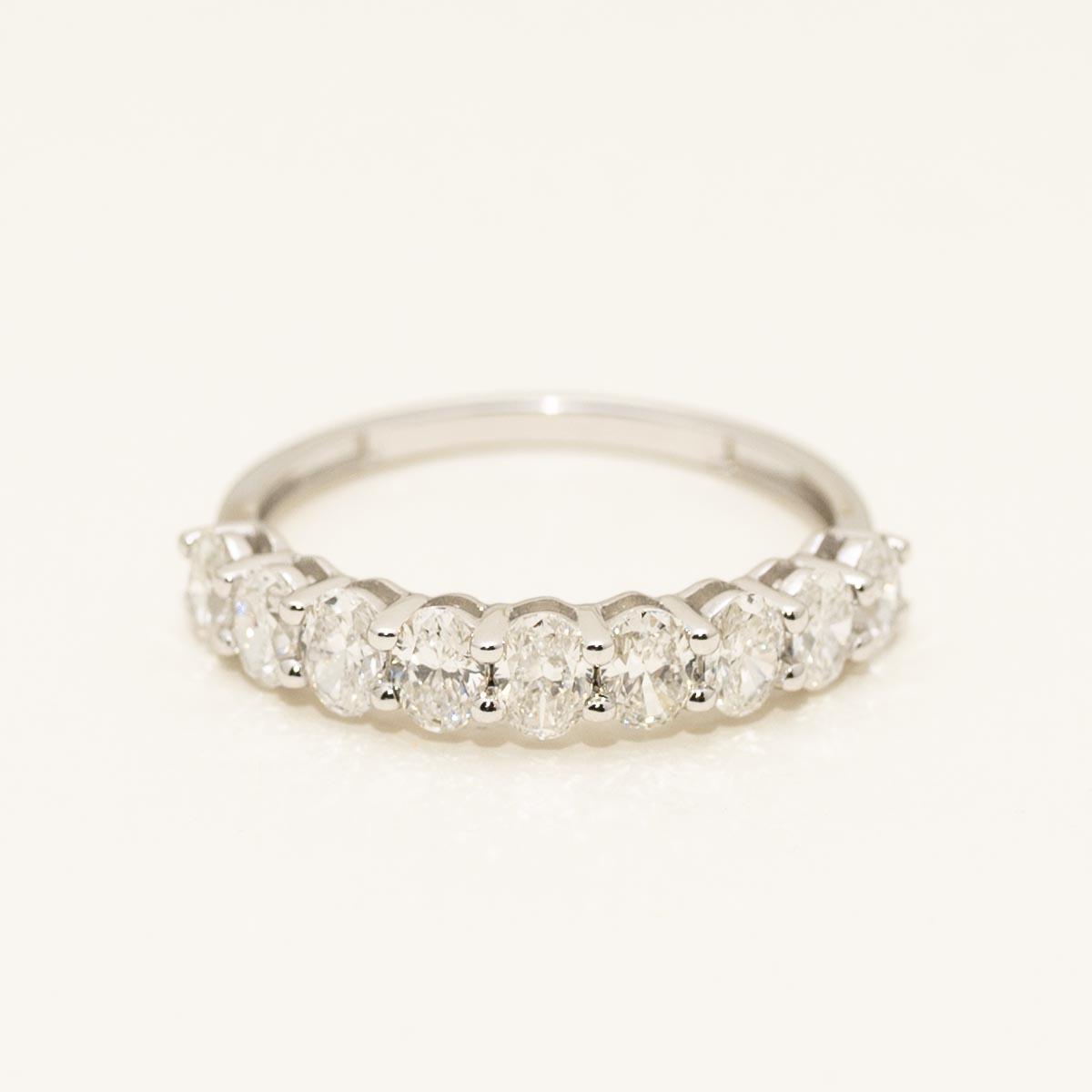 Oval Diamond Wedding Band in 14kt White Gold (1 1/3ct tw)