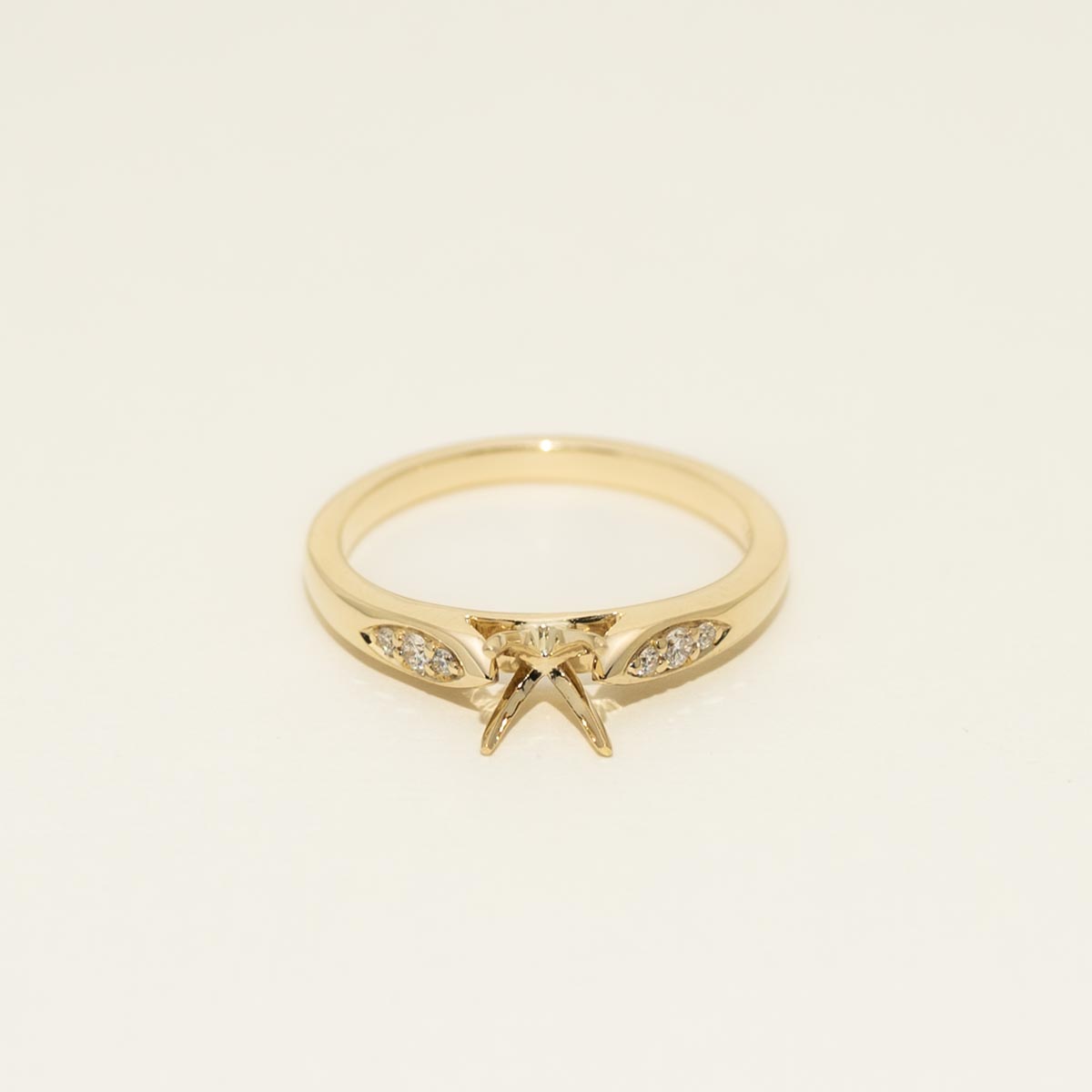 Diamond Engagement Ring Setting in 14kt Yellow Gold (1/10ct tw)