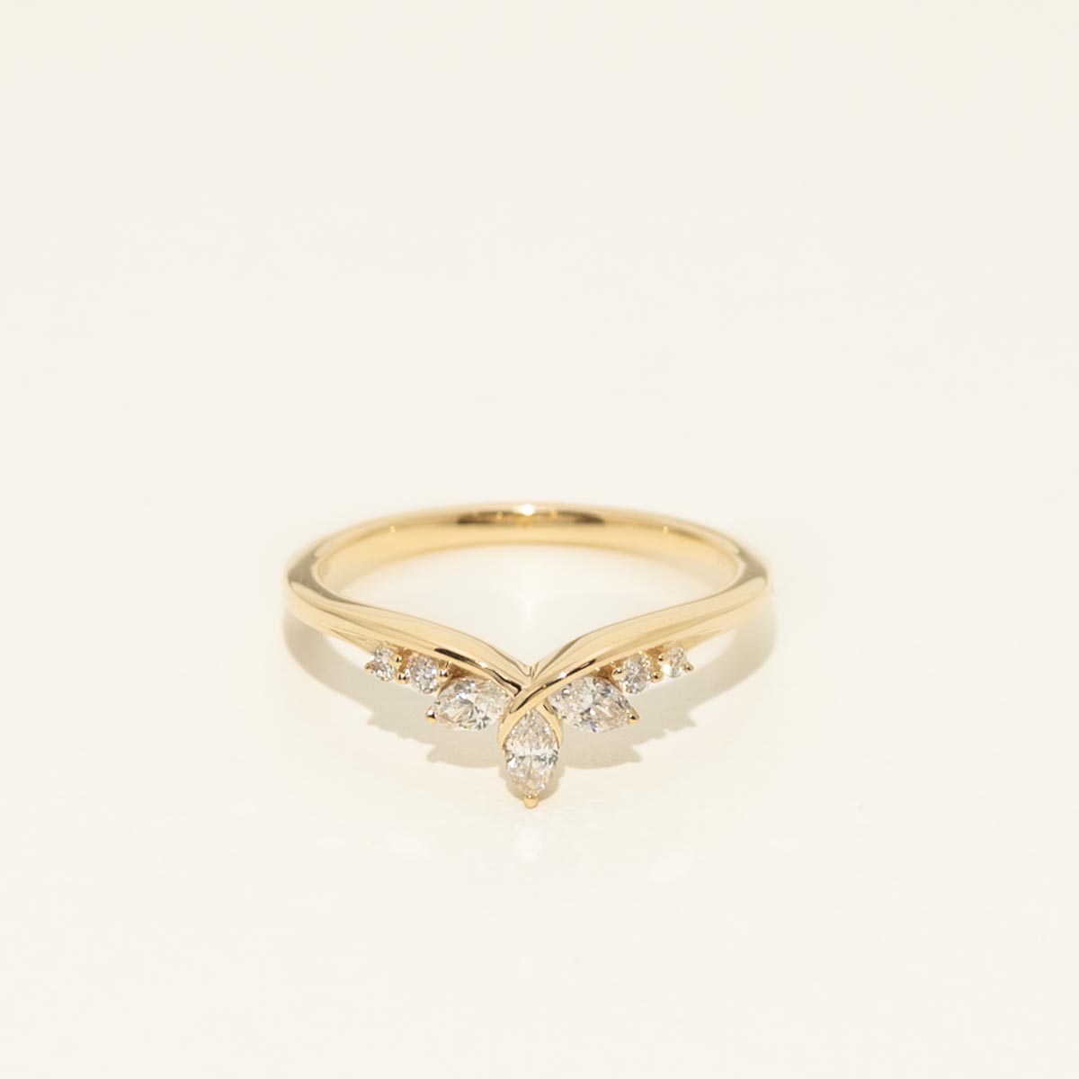 Marquise and Round Diamond Curve Band in 14kt Yellow Gold (1/4ct tw)