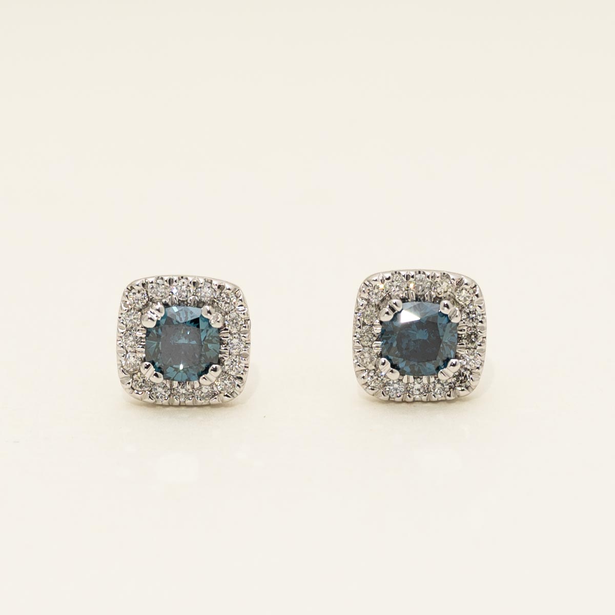 Blue and White Diamond Halo Stud Earrings in 14kt White Gold (1ct tw)