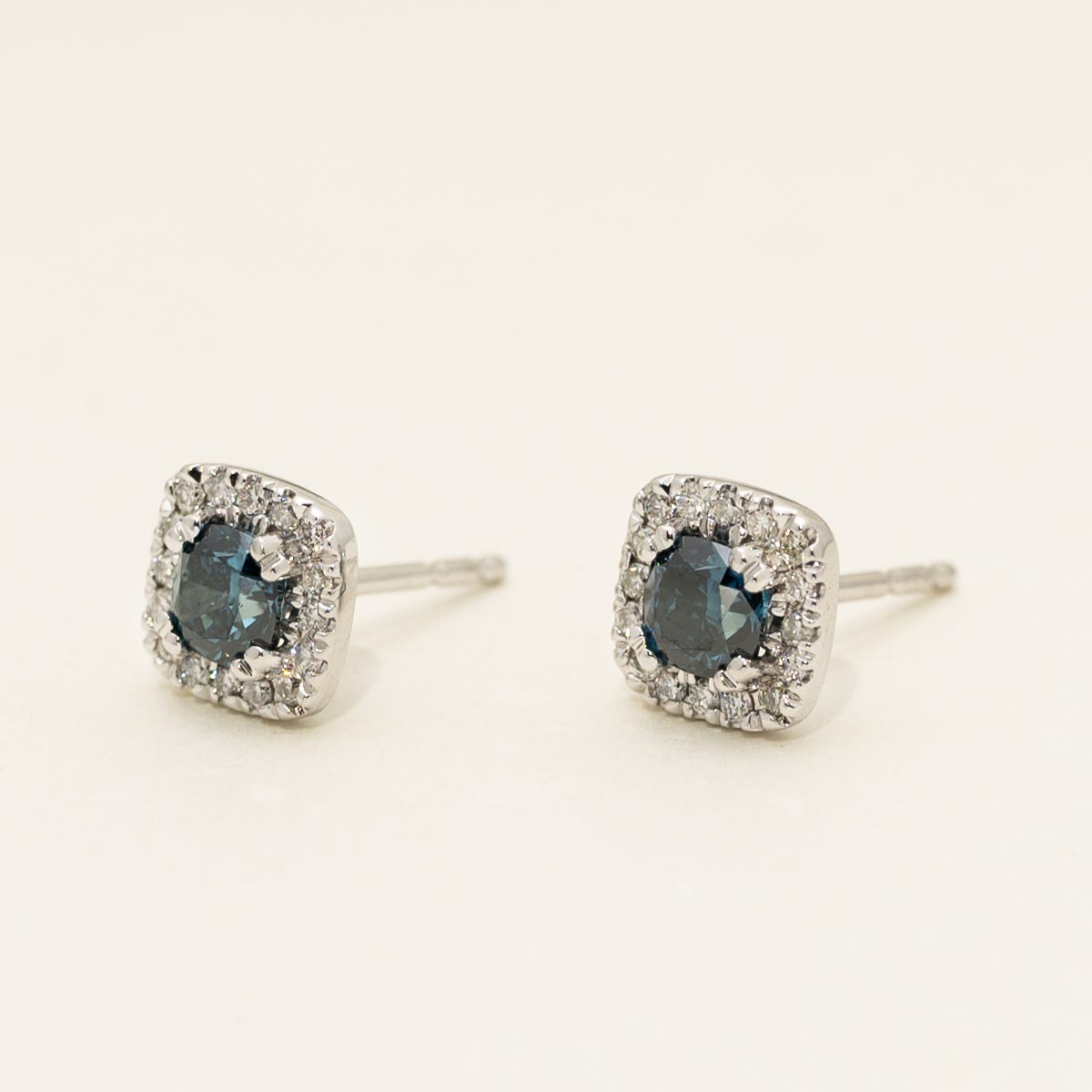Blue and White Diamond Halo Stud Earrings in 14kt White Gold (1ct tw)