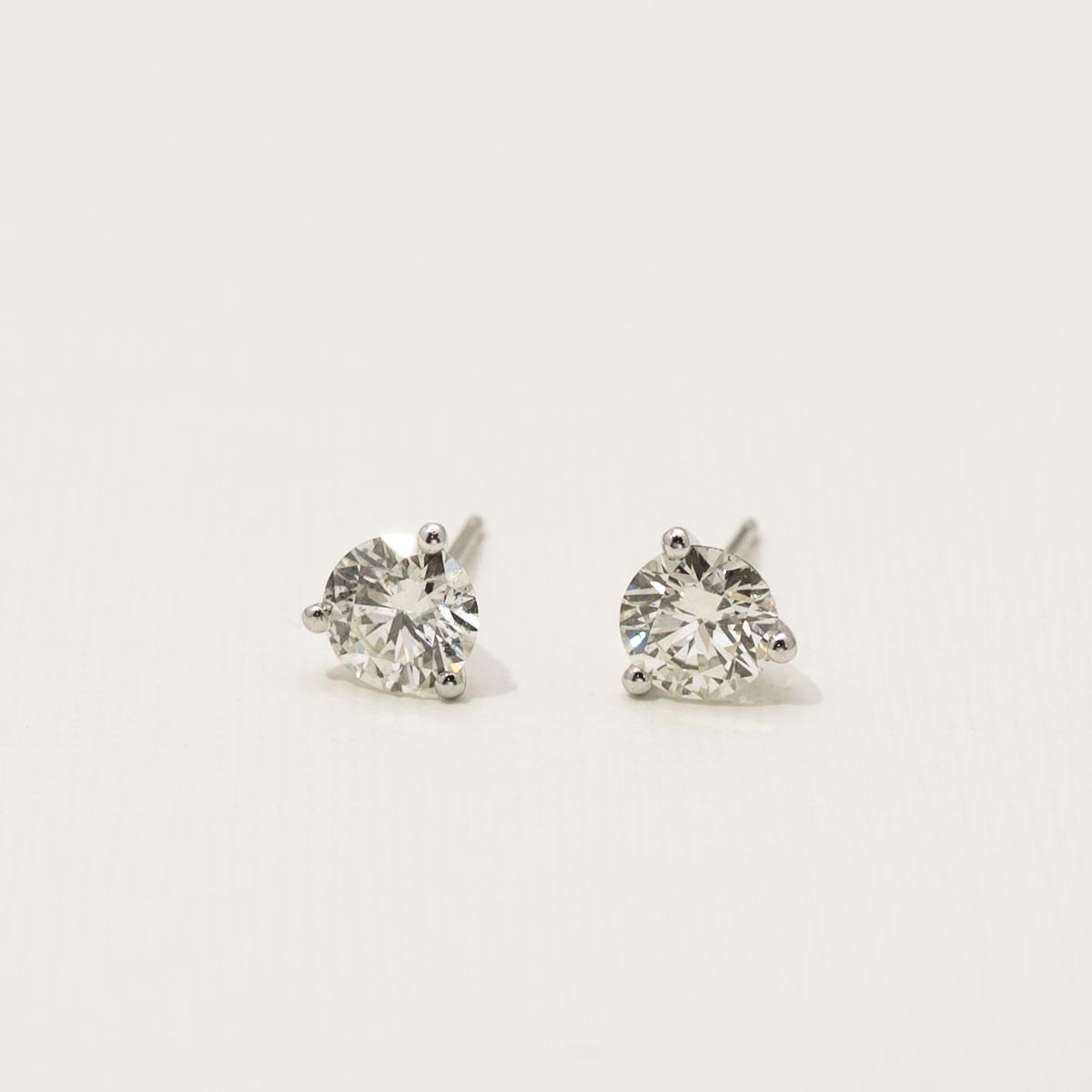 Diamond Stud Earrings in 14kt White Gold (1 3/8ct tw)