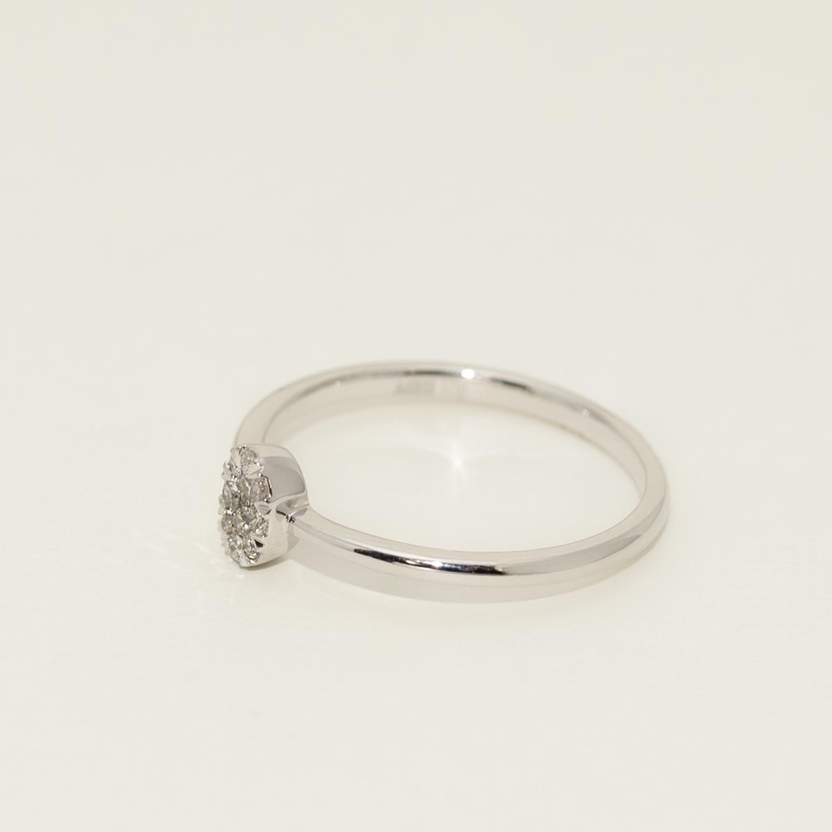 Lovebright Diamond Oval Ring in 10kt White Gold (1/10ct tw)