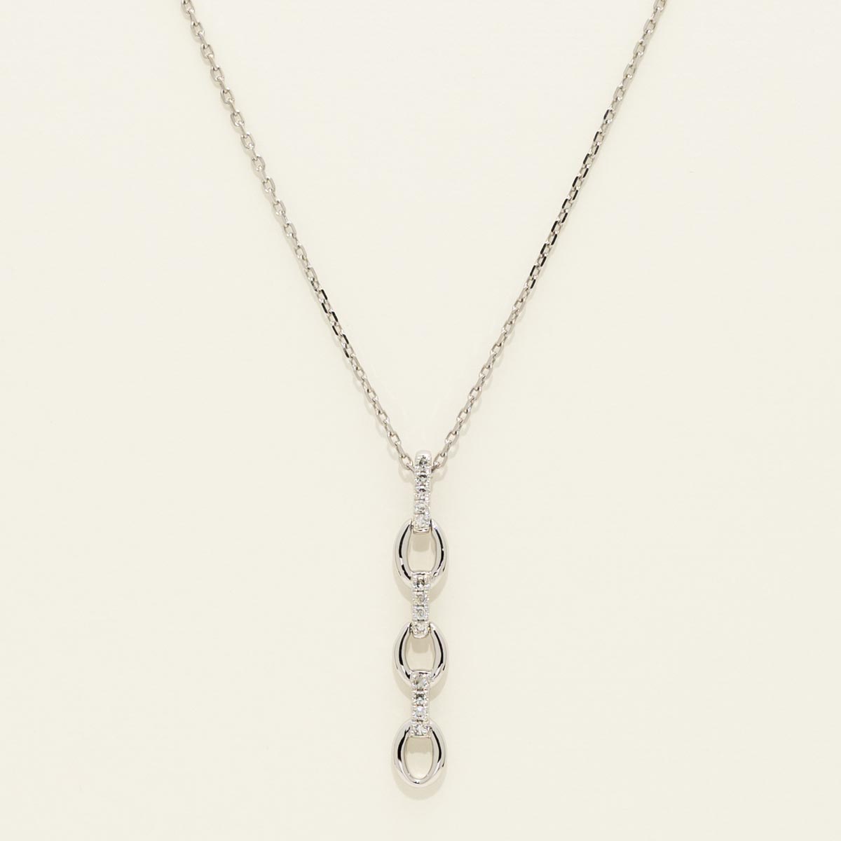 Diamond Link Necklace in 10kt White Gold (1/20ct tw)