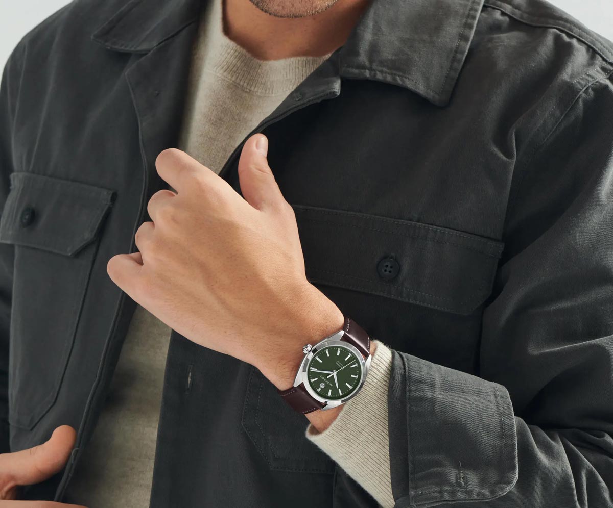 Movado Heritage Series Datron Automatic Mens Watch with Green Dial and Brown Leather Strap (Swiss automatic movement)