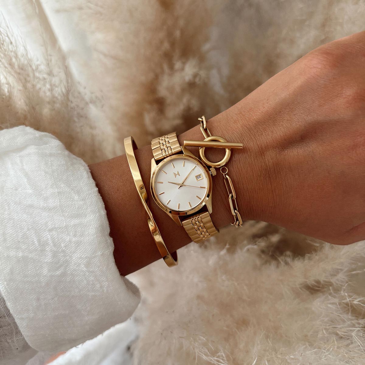 MVMT Rise Mini Womens Watch with White Dial and Gold Toned Stainless Steel Bracelet (quartz movement)