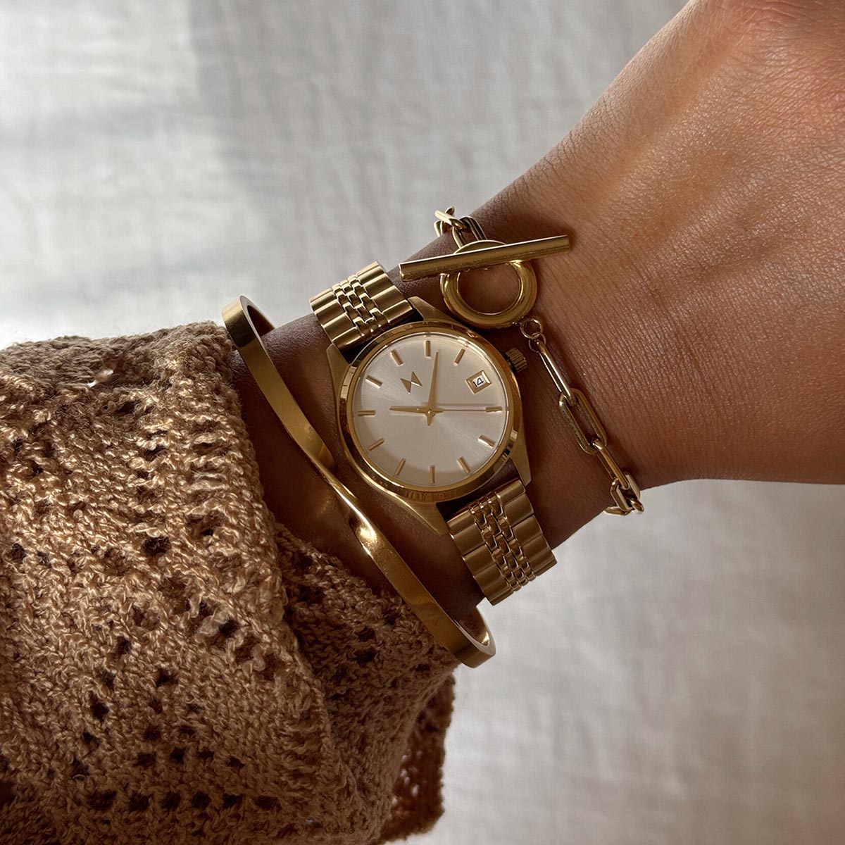 MVMT Rise Mini Womens Watch with White Dial and Gold Toned Stainless Steel Bracelet (quartz movement)