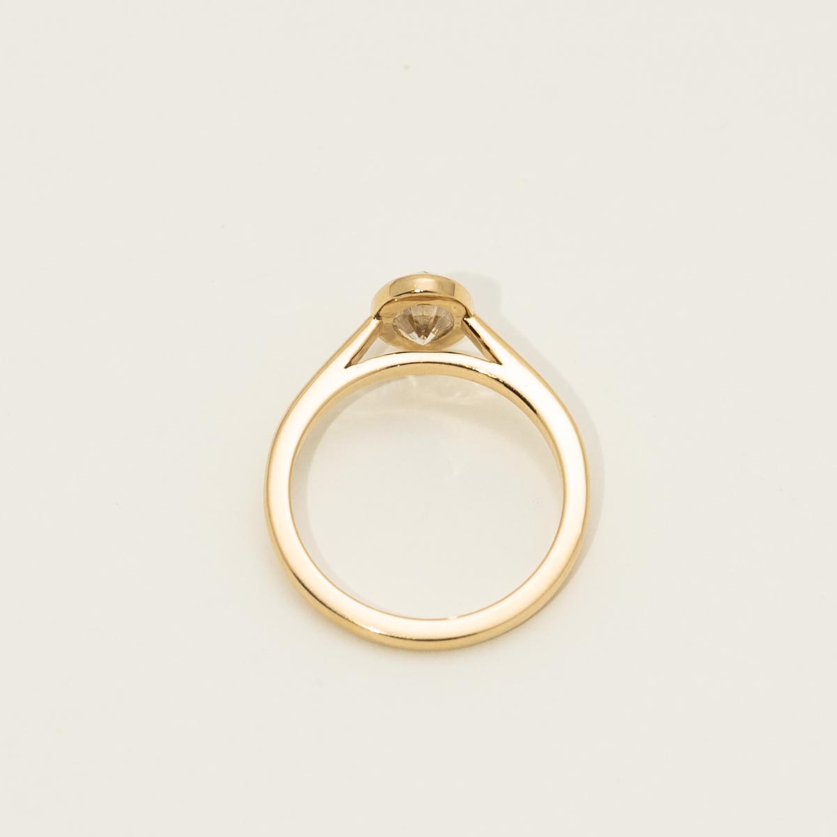 Oval Diamond Bezel Engagement Ring in 18kt Yellow Gold (1 1/5ct)