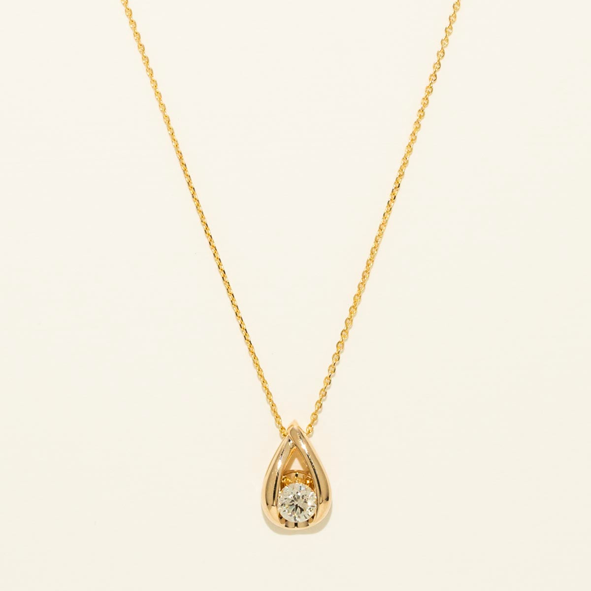 Estate Diamond Solitaire Necklace in 14kt Yellow Gold (1/5ct tw)