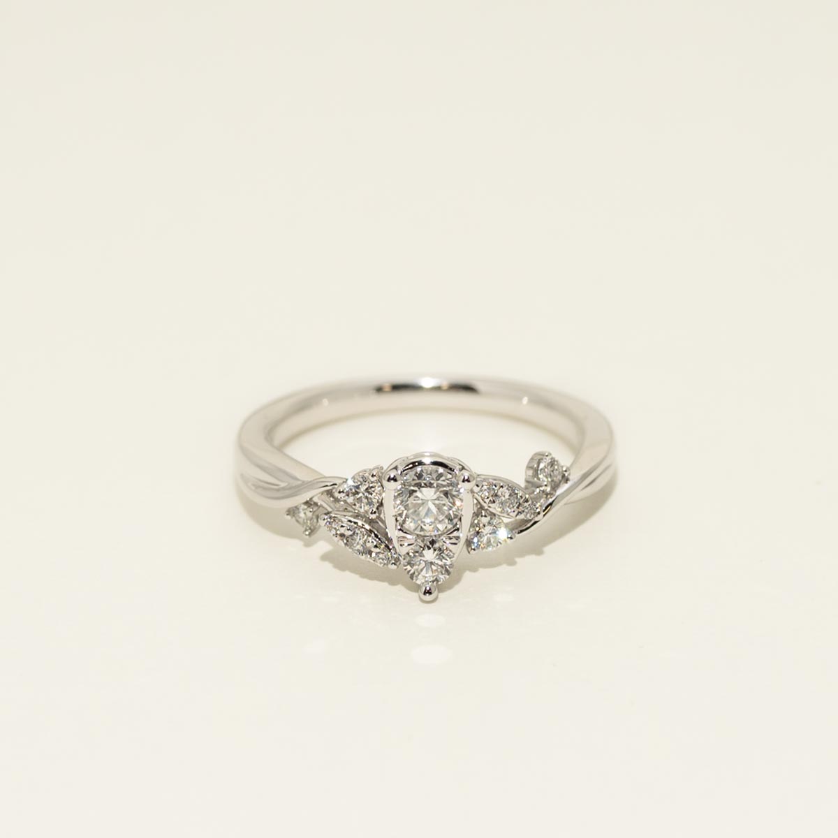 Diamond Pear Shape Engagement Ring in 14kt White Gold (1/4ct tw)
