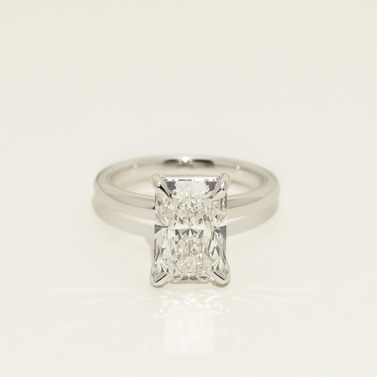 Lab Grown Radiant Cut Diamond Solitaire Engagement Ring in 14kt White Gold (4ct tw)