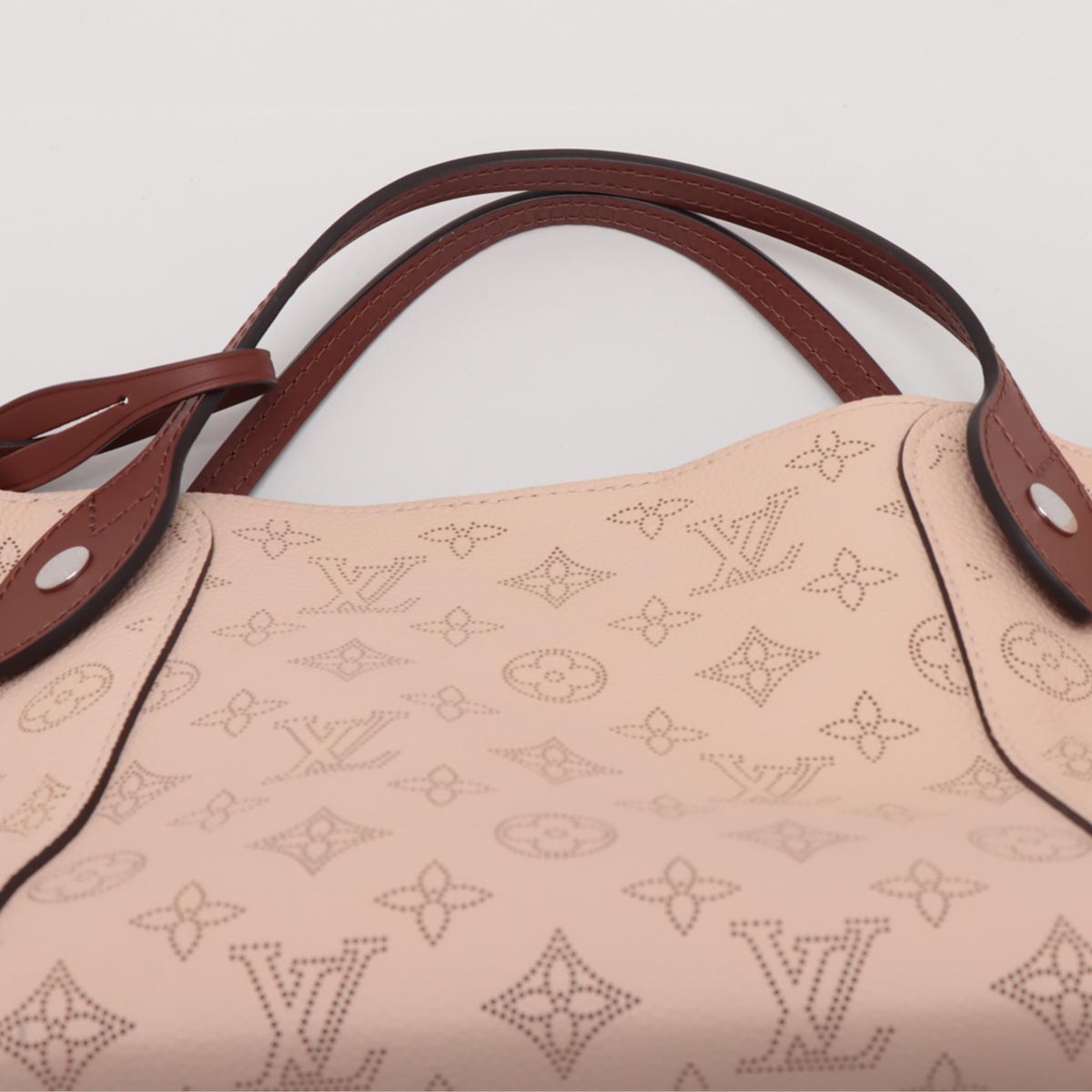 Pre Owned Louis Vuitton Mahina Hina PM Leather Handbag
