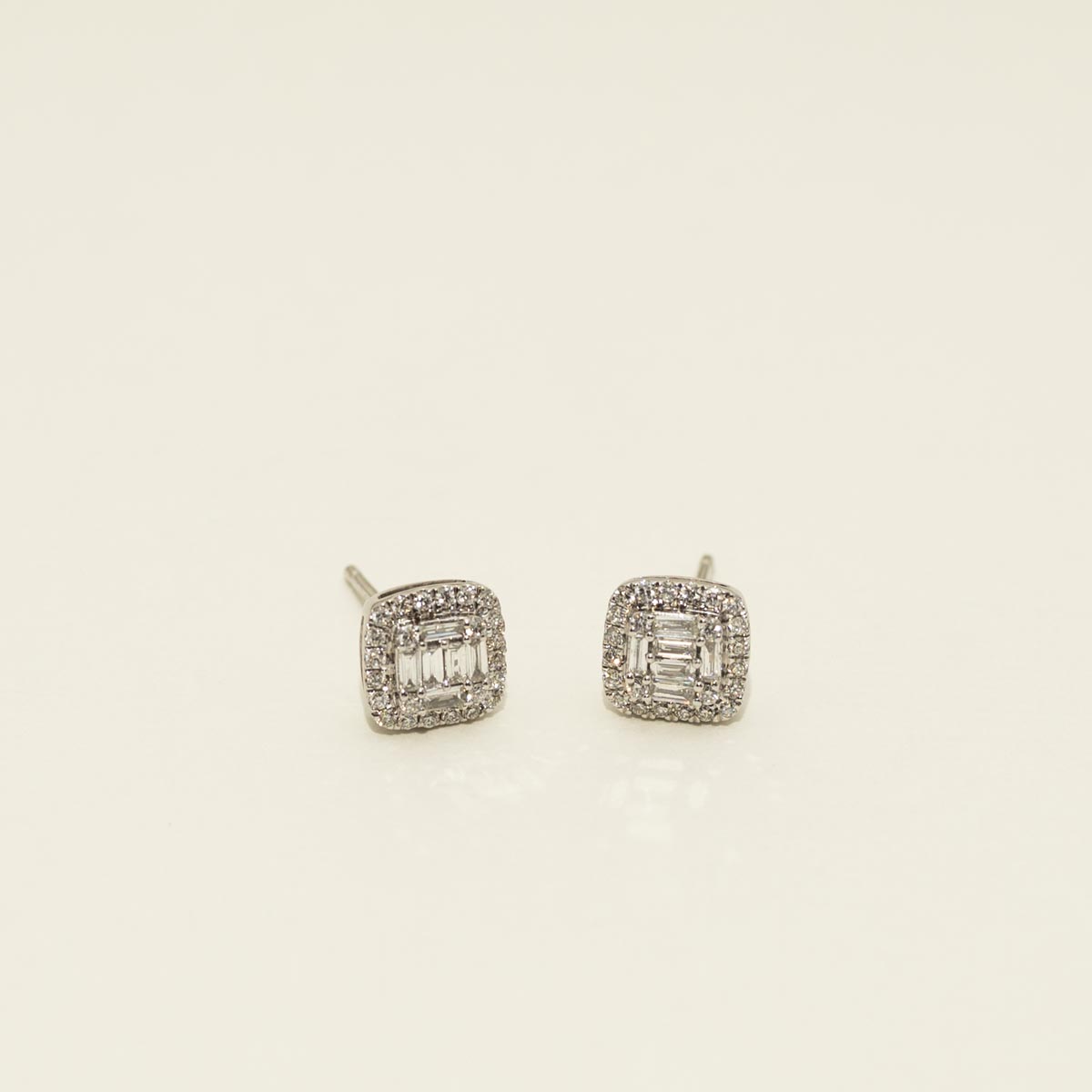 Baguette and Round Diamond Stud Earrings in 14kt White Gold (1/3ct tw)