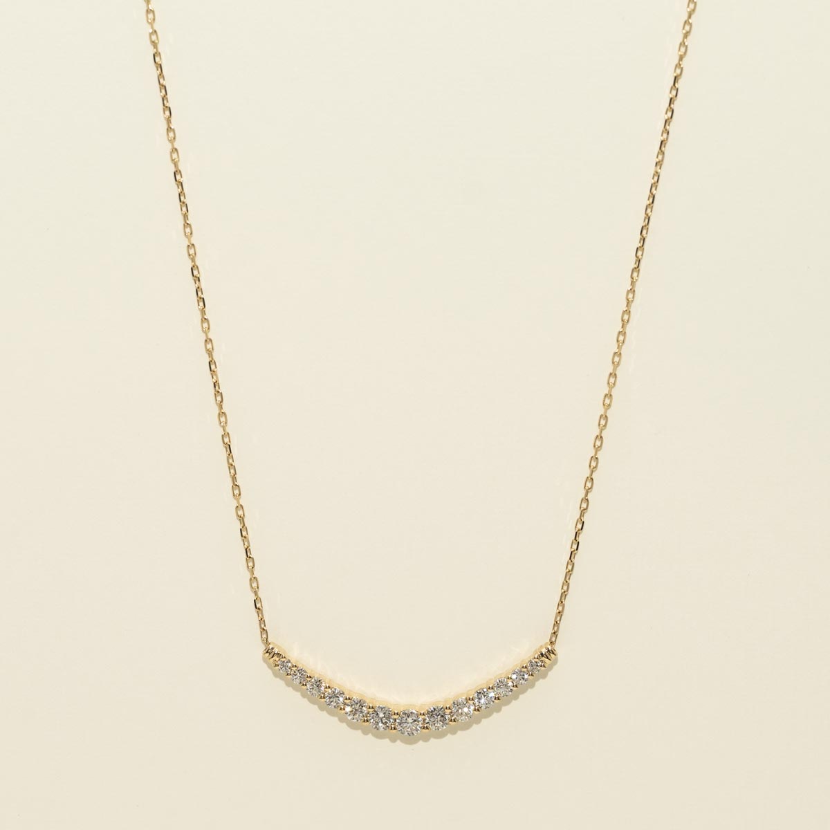 Diamond Curved Bar Necklace in 14kt Yellow Gold (1ct tw)