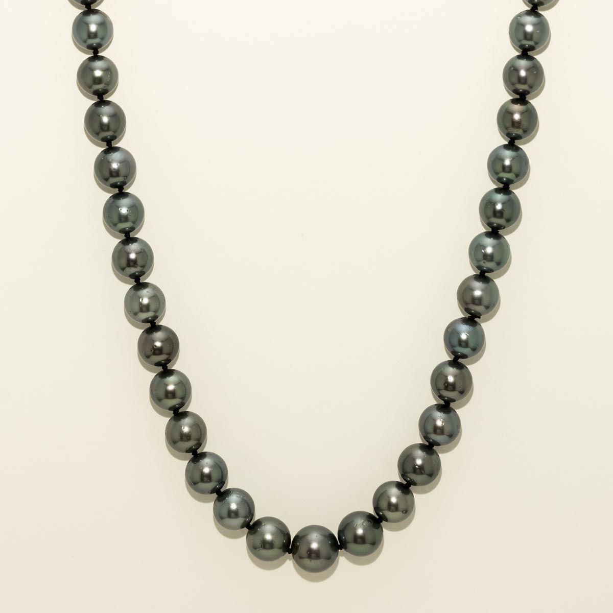 Black Tahitian Pearl Strand in 14kt Yellow Gold (10mm pearls)