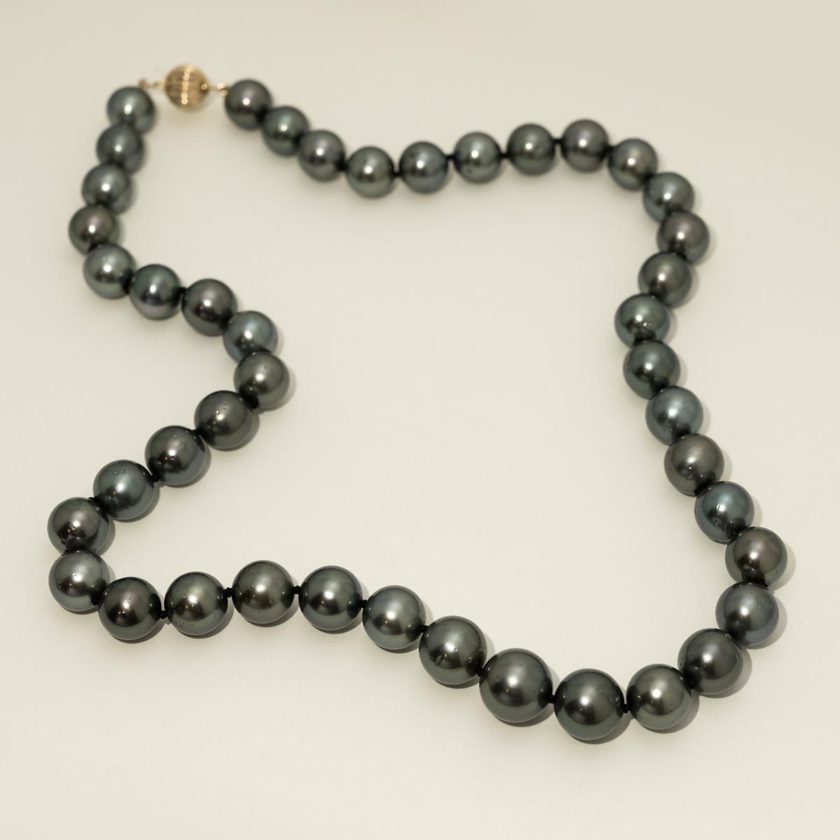 Black Tahitian Pearl Strand in 14kt Yellow Gold (10mm pearls)