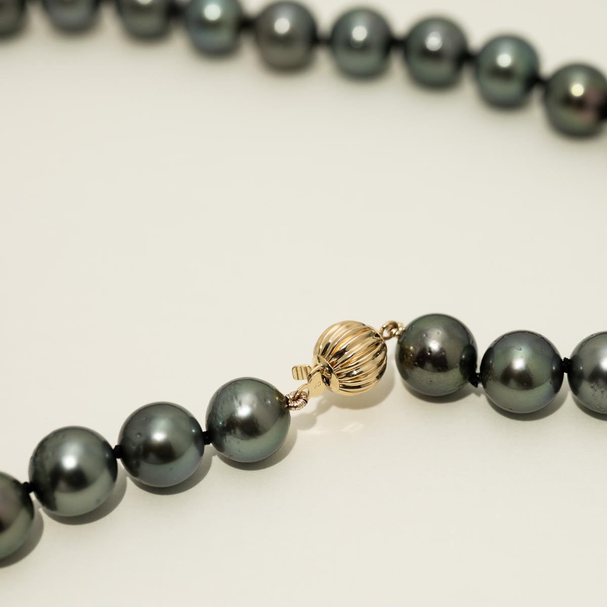 Black Tahitian Pearl Strand in 14kt Yellow Gold (10mm pearls)