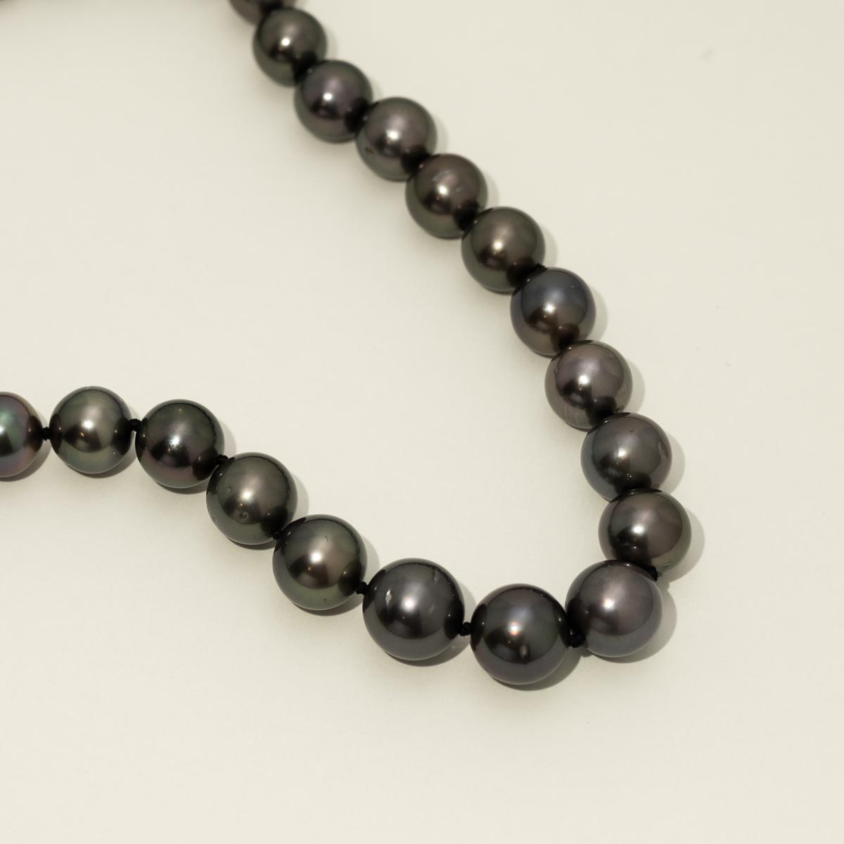 Black Tahitian Pearl Strand in 14kt White Gold (10mm pearls)