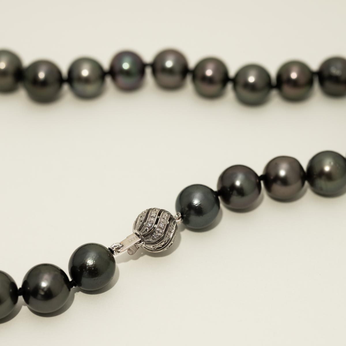 Black Tahitian Pearl Strand in 14kt White Gold (10mm pearls)