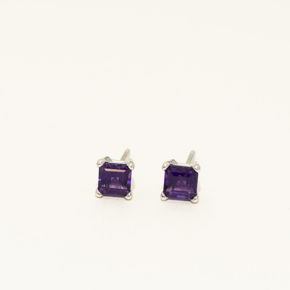 Amethyst Princess Cut Stud Earrings in 14kt White Gold (4mm)