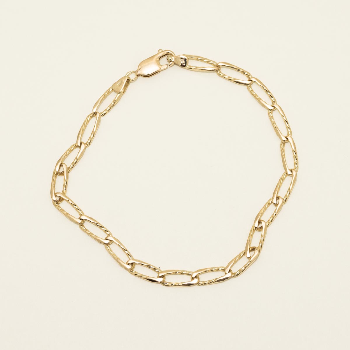 Estate Textured Oval Link Bracelet in 14kt Yellow Gold (8.5 inches and 5mm wide)