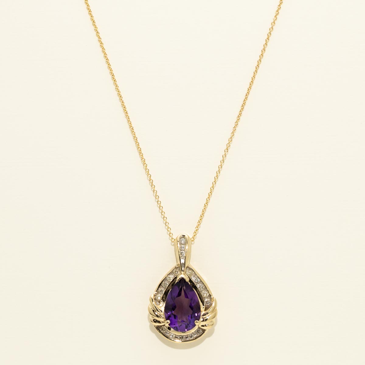 Estate Pear Shape Amethyst Necklace in 14kt Yellow Gold with Diamonds (1/5ct tw)