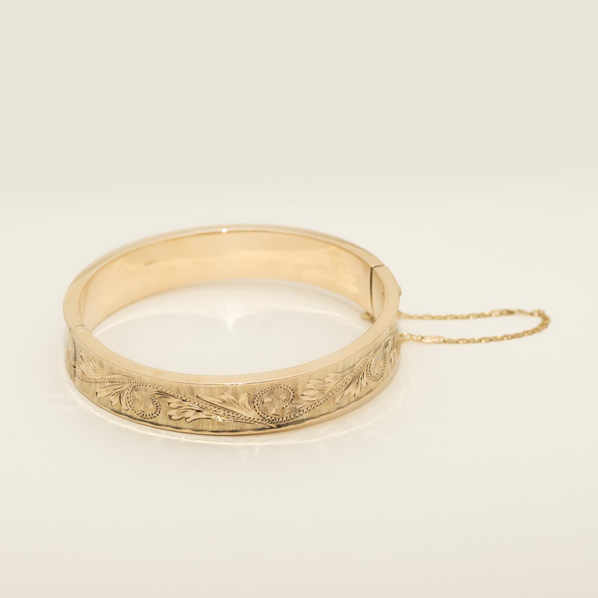 Estate Carved Bangle Bracelet in 14kt Yellow Gold in 14kt Yellow Gold