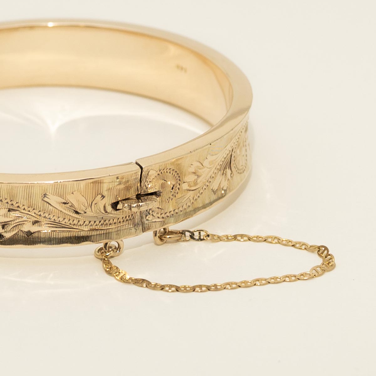 Estate Carved Bangle Bracelet in 14kt Yellow Gold in 14kt Yellow Gold