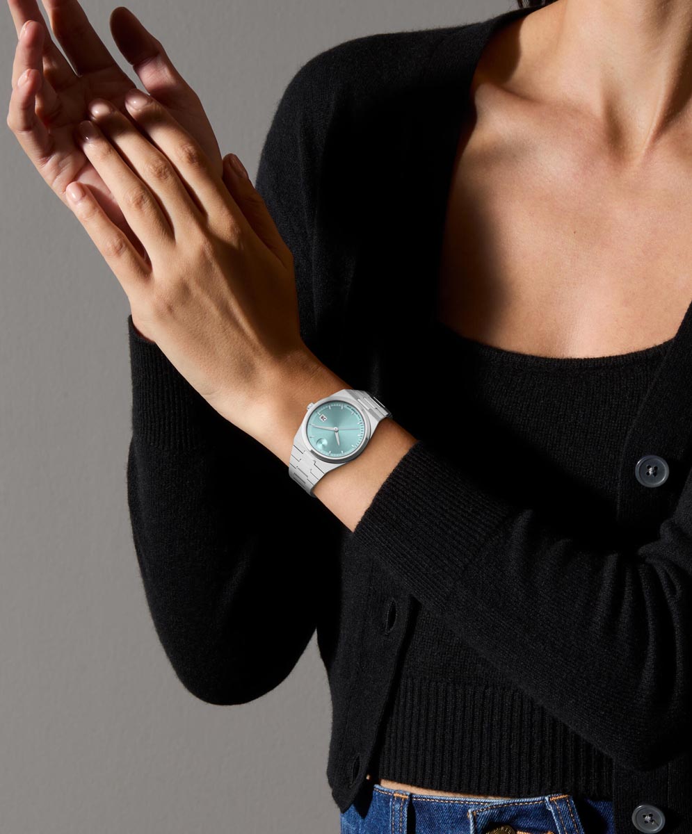 Movado Bold Quest Watch with Seafoam Blue Dial and Stainless Steel Bracelet (Swiss quartz movement)