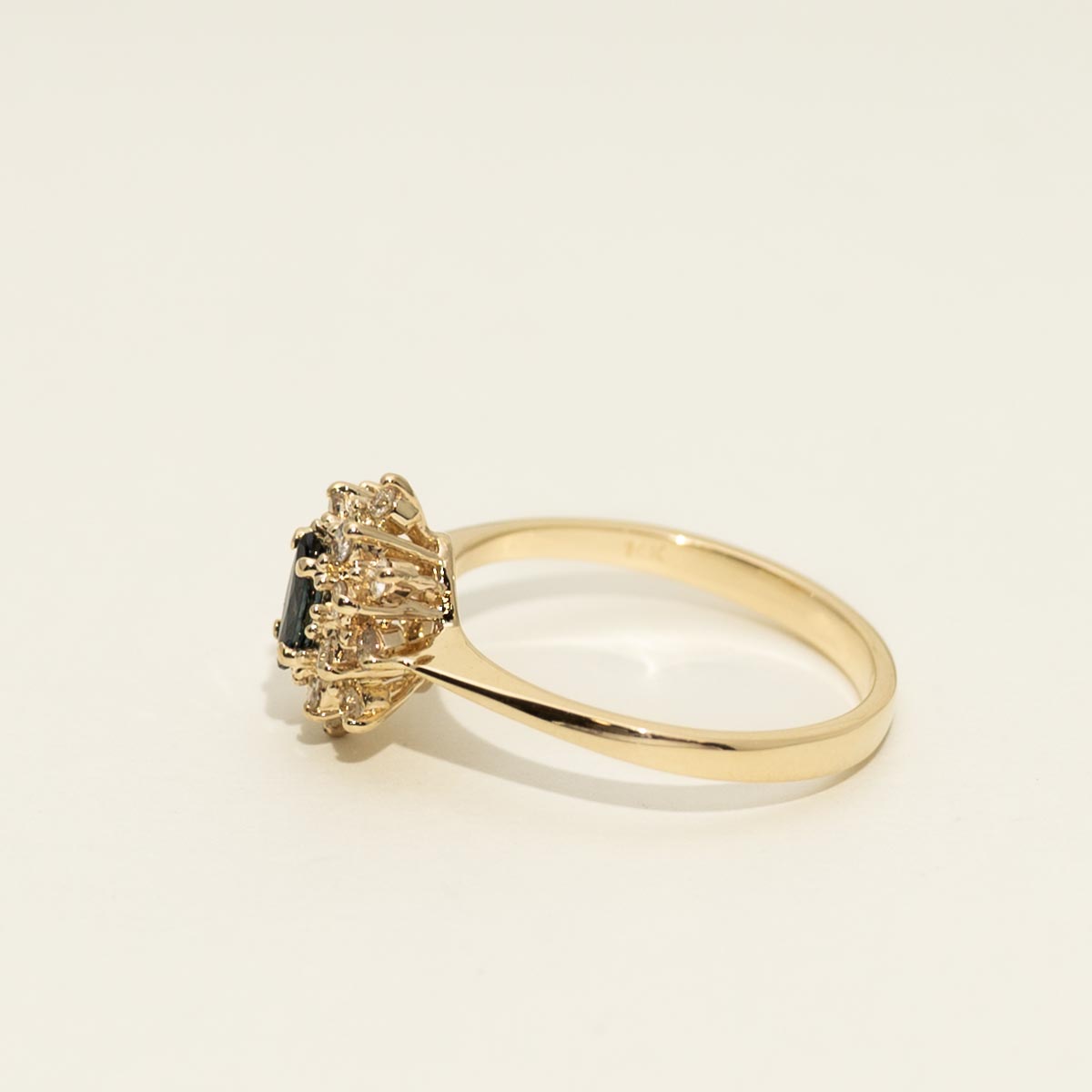 Estate Marquise Sapphire Ring in 14kt Yellow Gold with Diamonds (1/10ct tw)