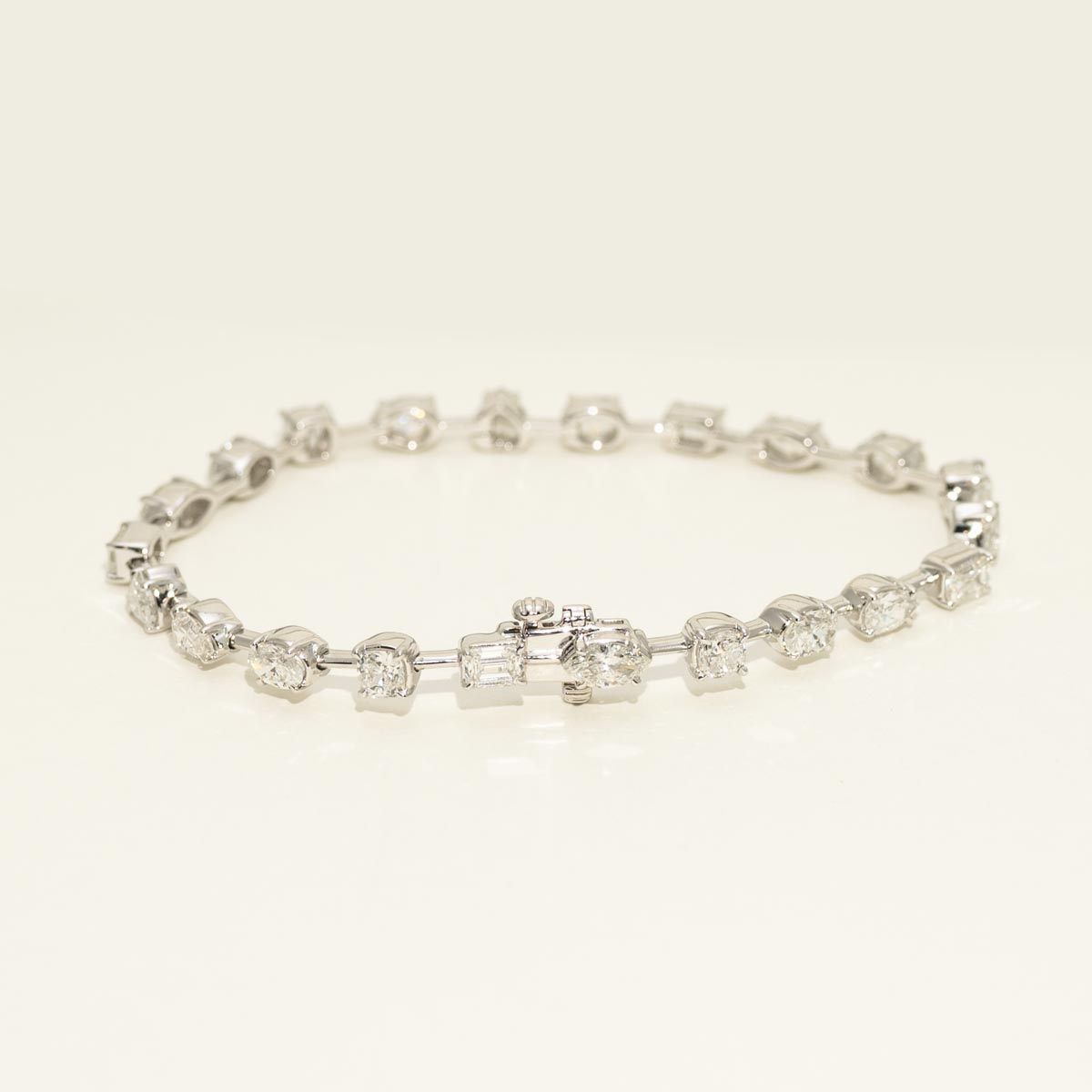 Multi Shape Diamond Tennis Bracelet in 18kt White Gold (6 5/8ct tw)