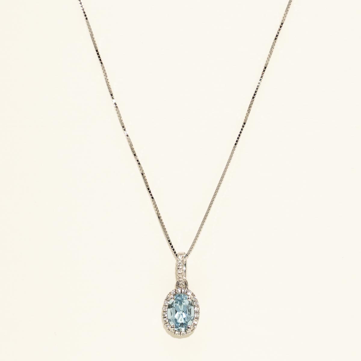 Oval Aquamarine Halo Necklace in 14kt White Gold with Diamonds (1/10ct tw)