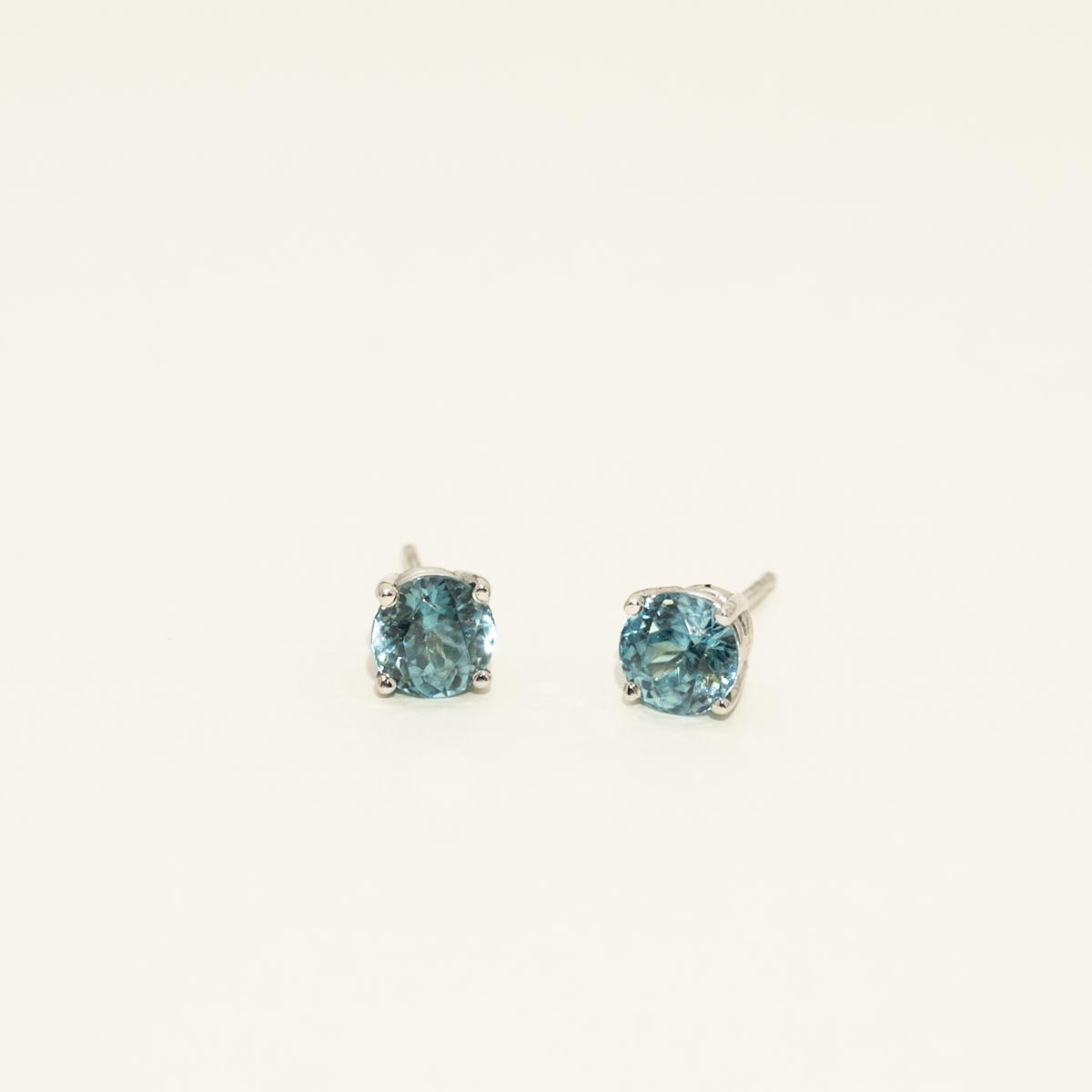 Blue Zircon Stud Earrings in 14kt White Gold (5.5mm)